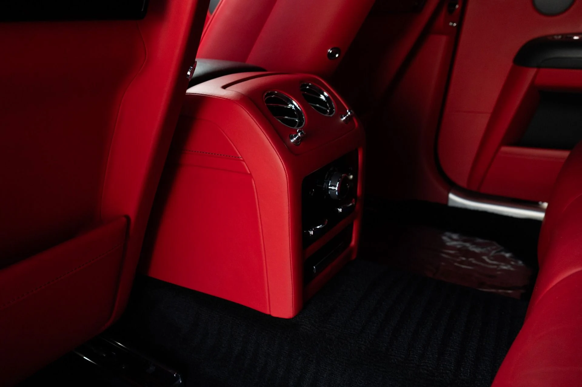 mph022_39424678_Used_2022_Rolls_Royce_Ghost_1771452003_200c68a080