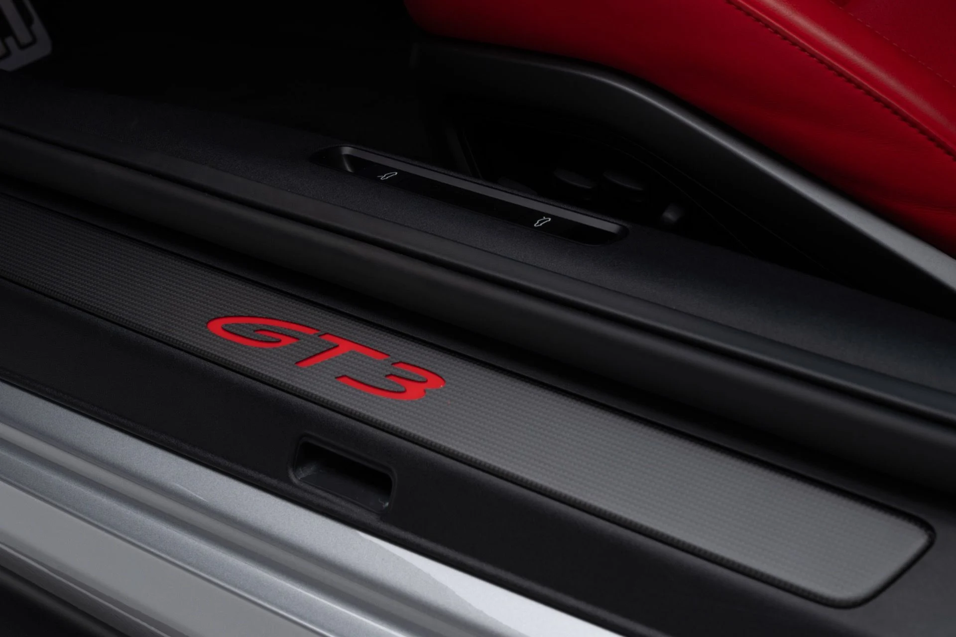 mph022_3945288547_Used_2024_Porsche_911_GT_3_Touring_1776272100_5476ac0347