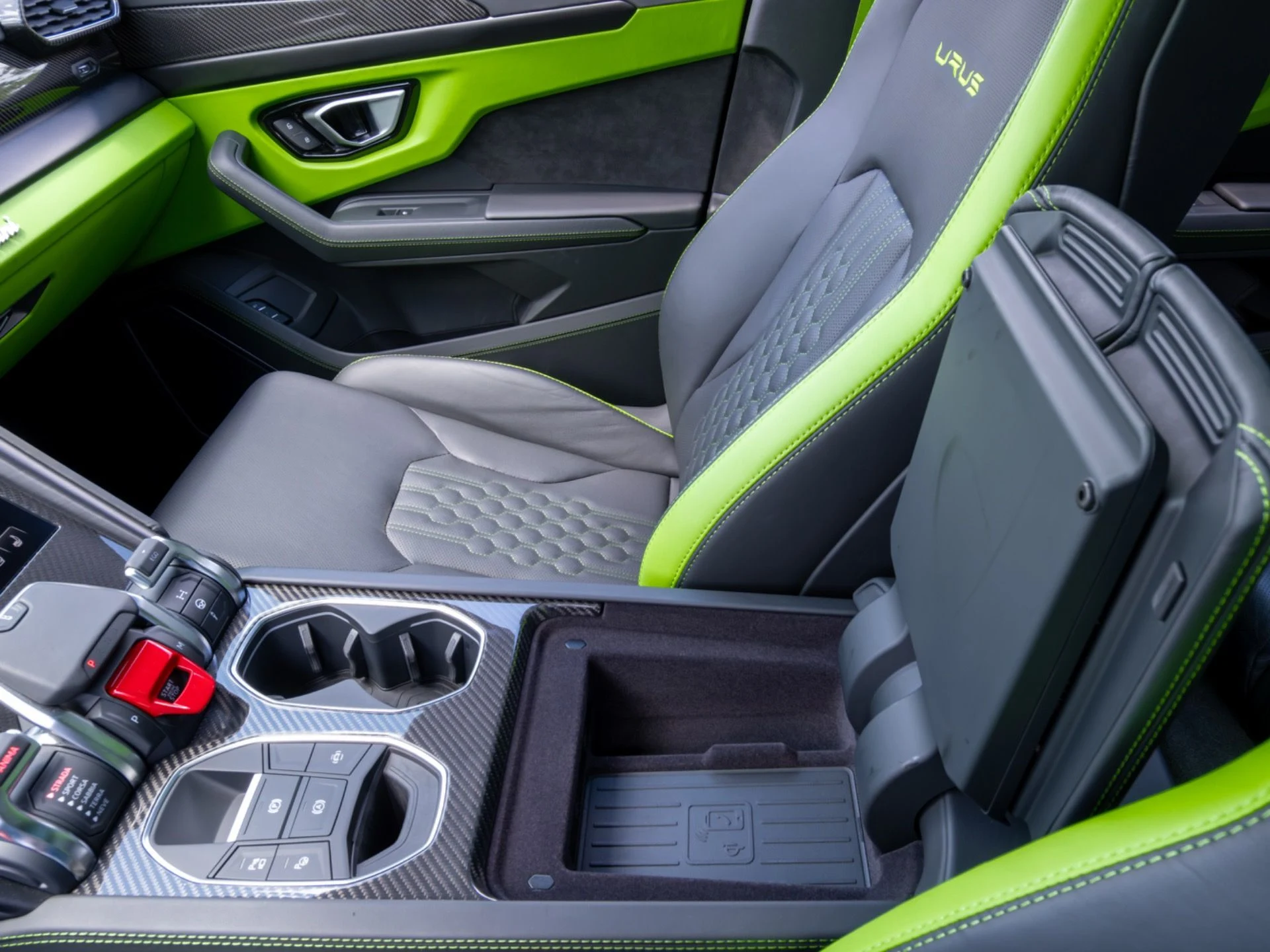 mph022_3947639619_Used_2024_Lamborghini_Urus_S_1775489525_839024e9e1