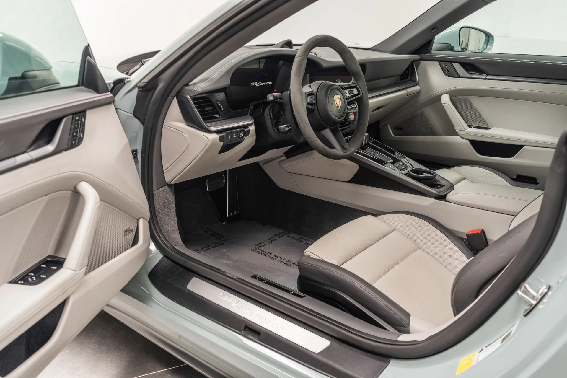 mph022_3950416576_Used_2025_Porsche_911_Carrera_Sport_Design_Package_Sport_Exhaust_Premium_Package_1763489634_f7d9ab597b