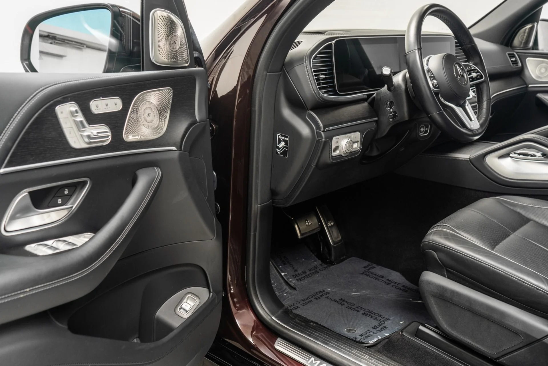 mph022_3950576991_Used_2023_Mercedes_Benz_Maybach_GLS_600_4_MATIC_Factory_Two_Tone_paint_Diamond_Turned_Wheels_Loaded_1757365639_f412d0a3bb