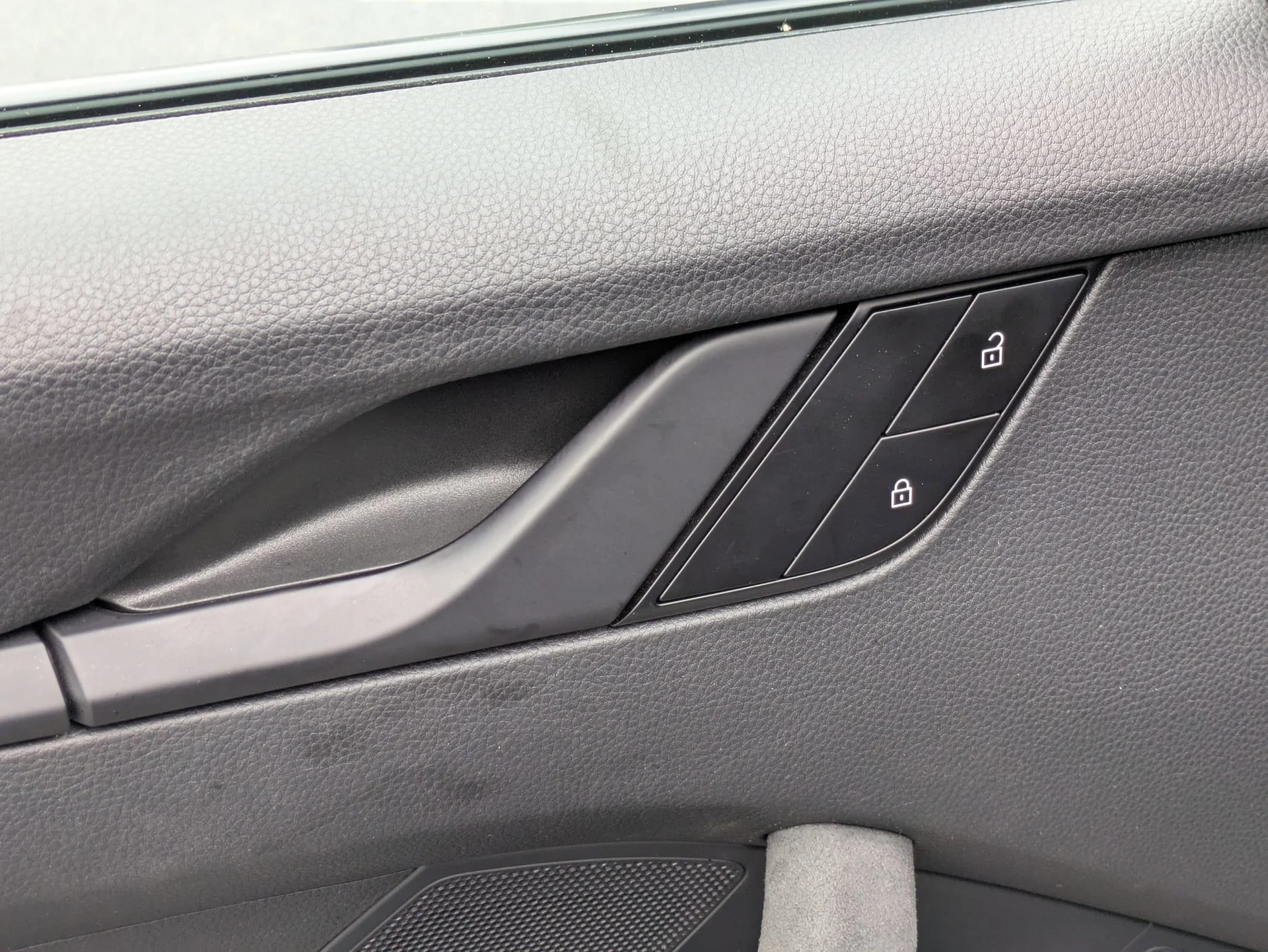 mph022_395100343_f3a8c6308209a76a3fce296f16bb70e0x_9ab12fab3e