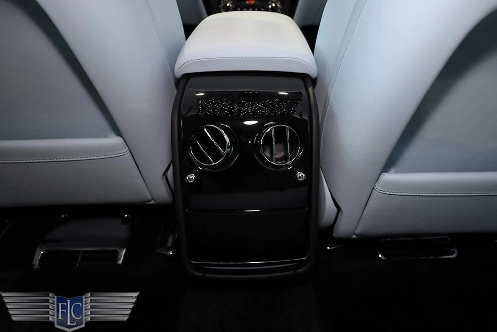 mph022_3965072984_used_2025_rolls_royce_phantom_sedan_9689_22959551_23_1024_9c330e625d