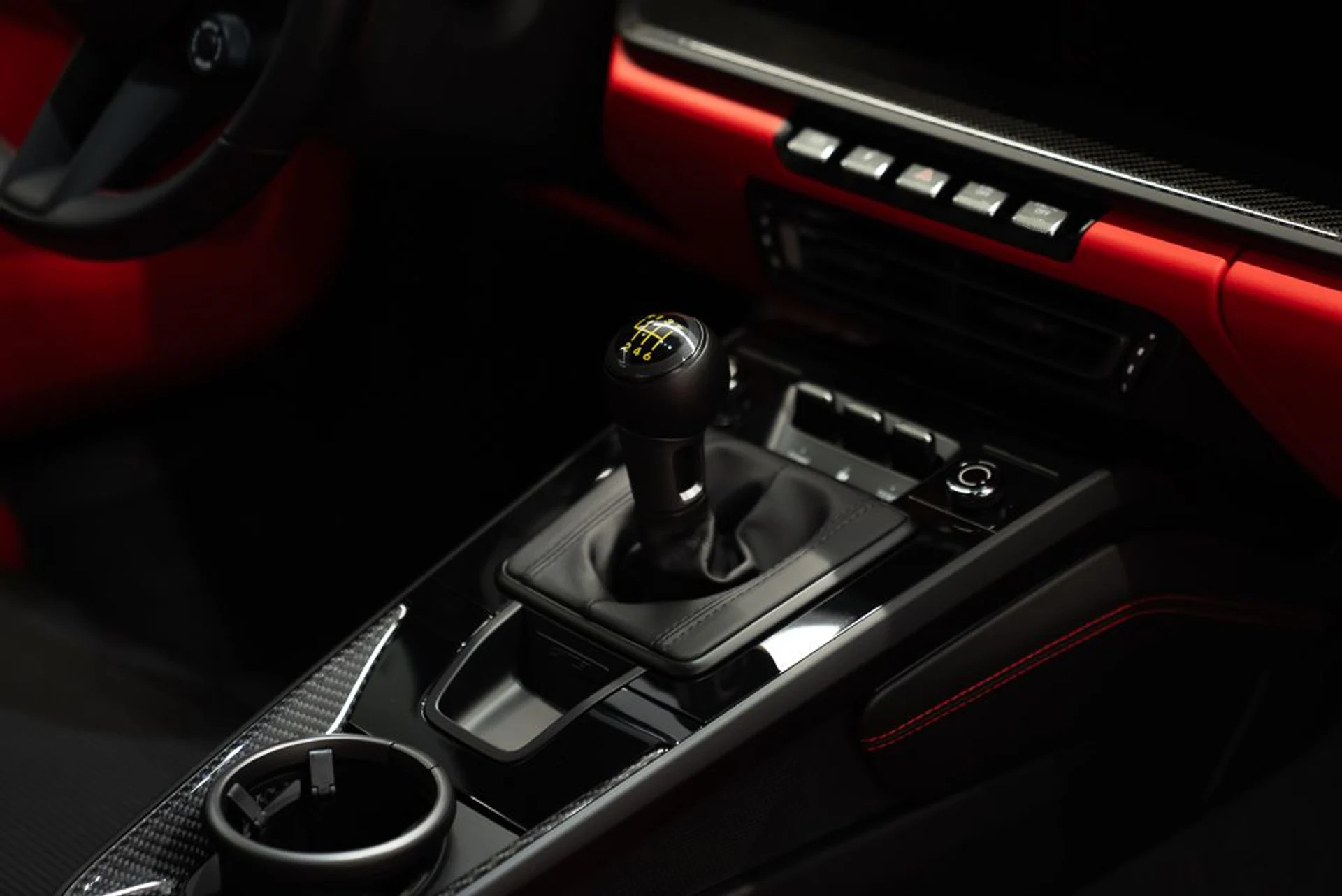 mph022_3965551506_porsche_911_2024_6b93d5bd2e