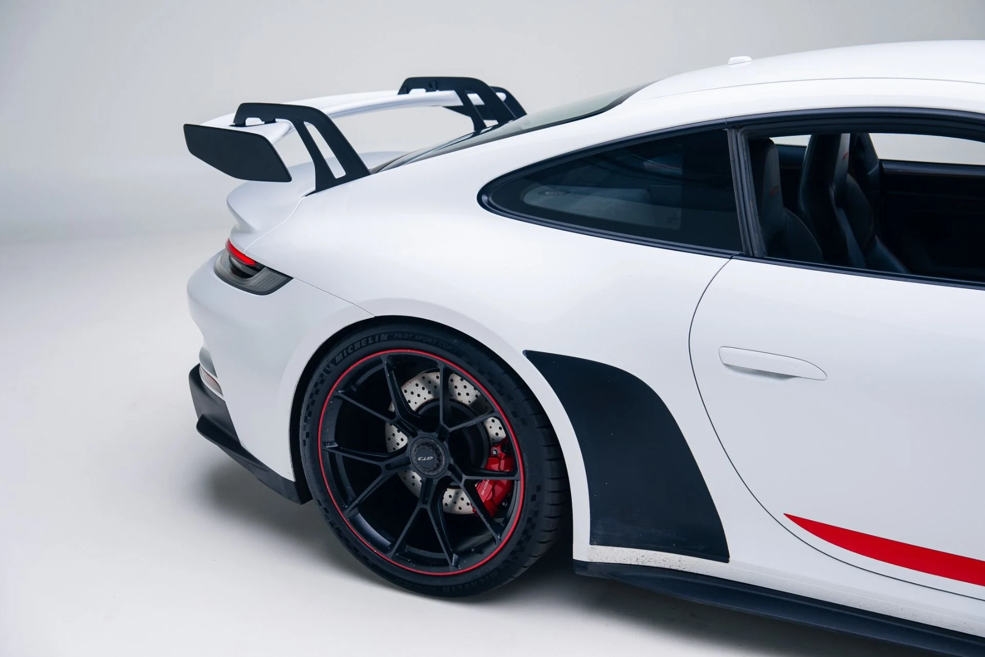 mph022_3969678338_Used_2022_Porsche_911_GT_3_1764803132_7e939e044f