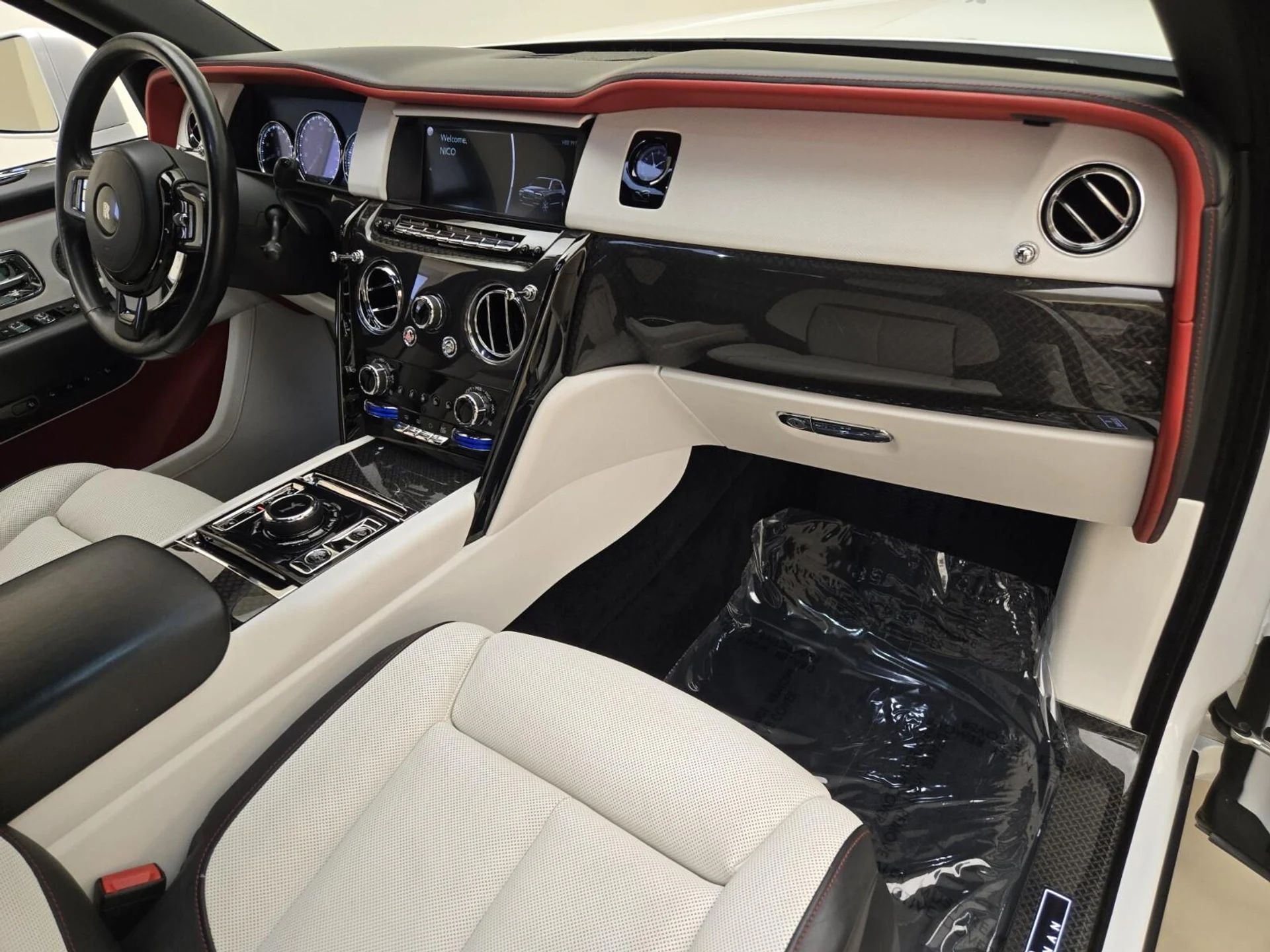 mph022_3971528079_Used_2021_Rolls_Royce_Cullinan_1761977969_dda421a1b6