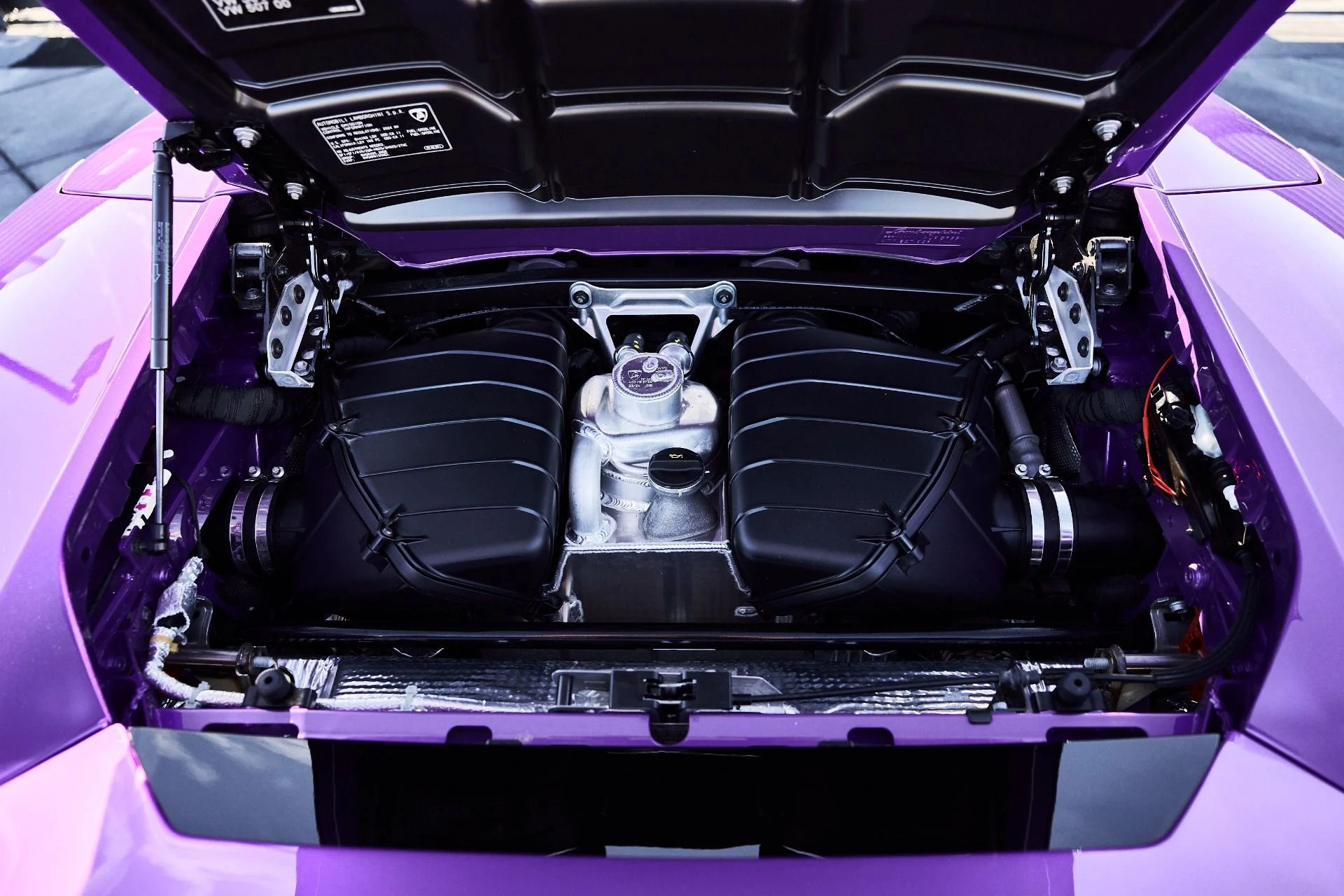 mph022_3971559256_Used_2024_Lamborghini_Huracan_EVO_Base_1774744522_5ea7a51f8b