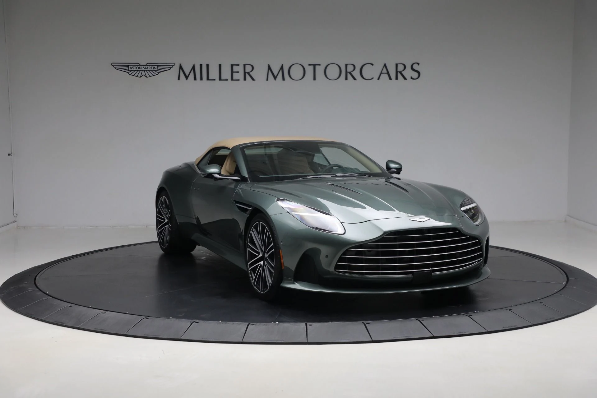 mph022_3973816918_New_2025_Aston_Martin_DB_12_Volante_29978e205f