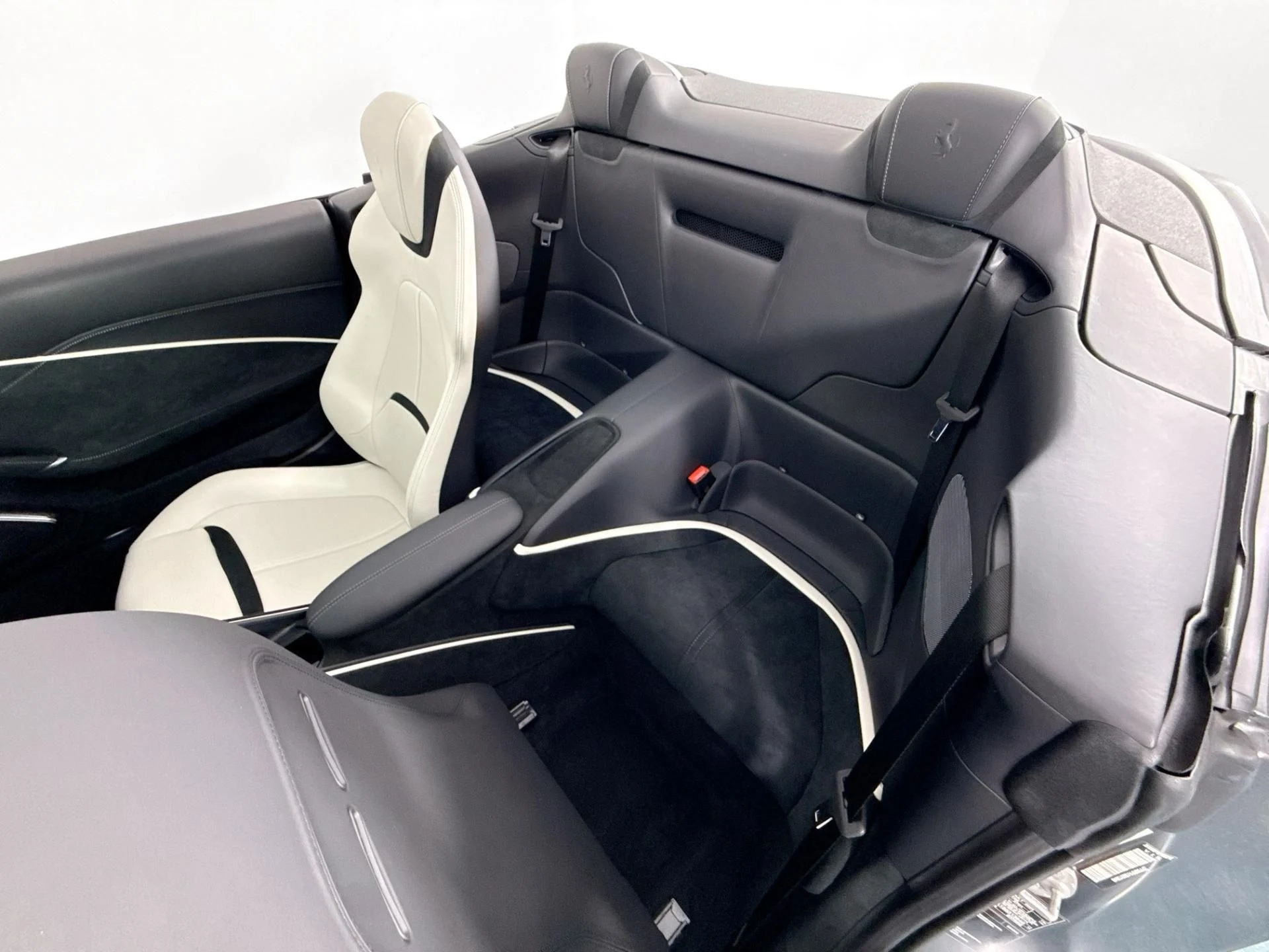 mph022_3981992554_Used_2025_Ferrari_Roma_Spider_1783621655_ad08123a4c