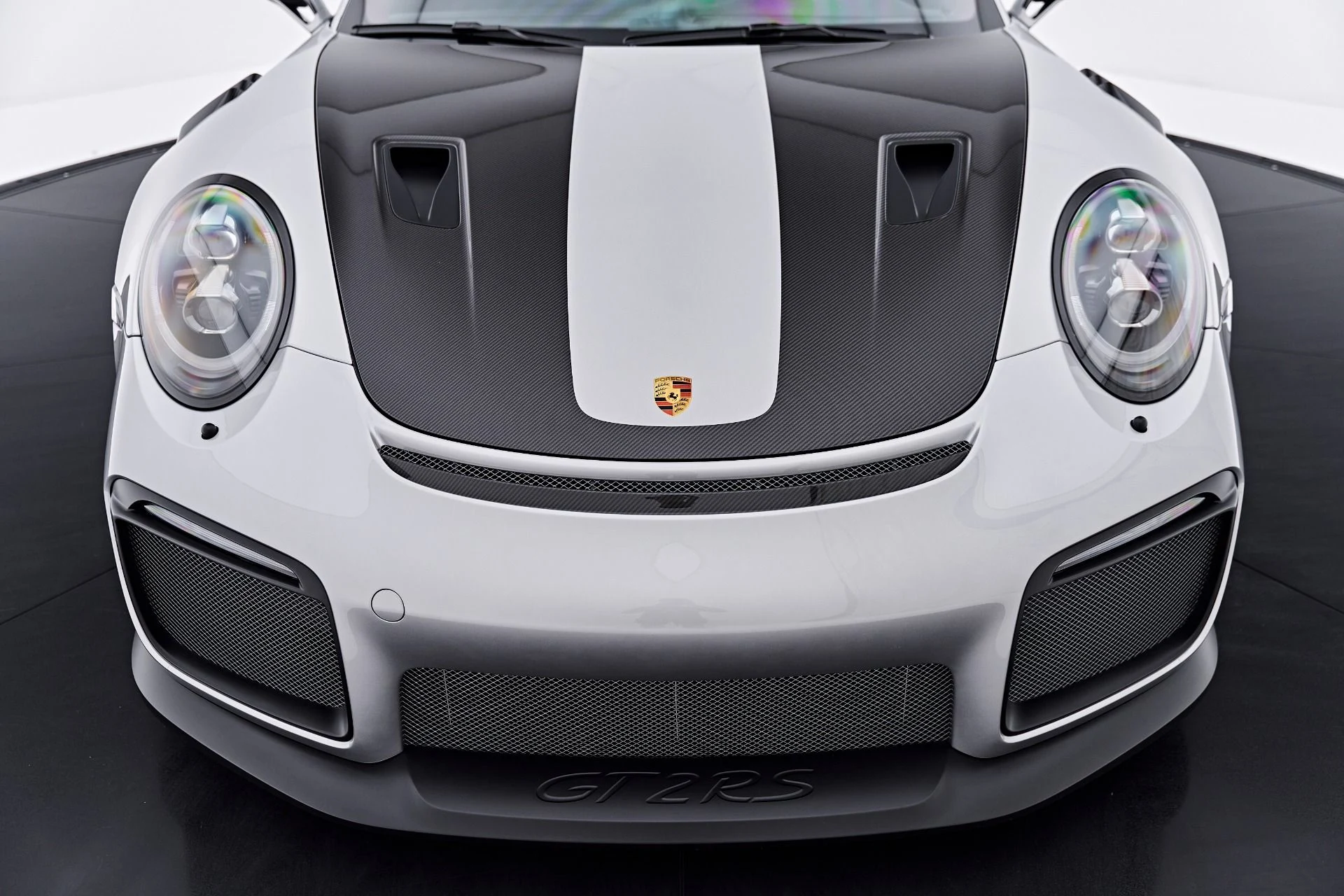 mph022_3988000887_Used_2019_Porsche_911_GT_2_RS_1788559183_ebf0cc5e01