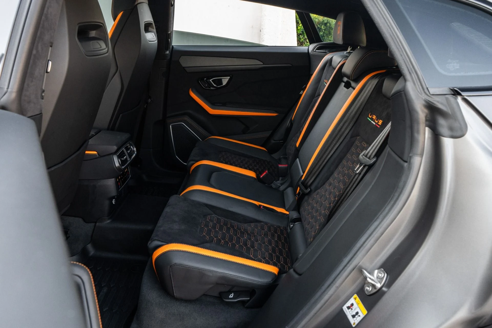 mph022_3989535462_Used_2022_Lamborghini_Urus_Graphite_Capsule_1755805759_d2207e18c3