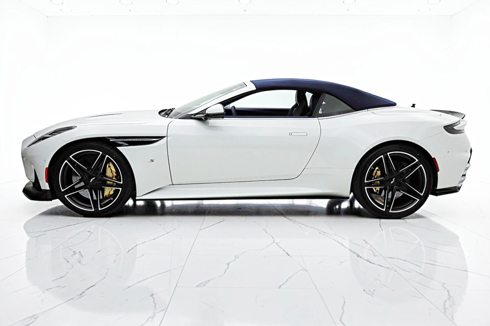 mph022_3998307613_New_2026_Aston_Martin_DB_12_S_Volante_e9893d165c