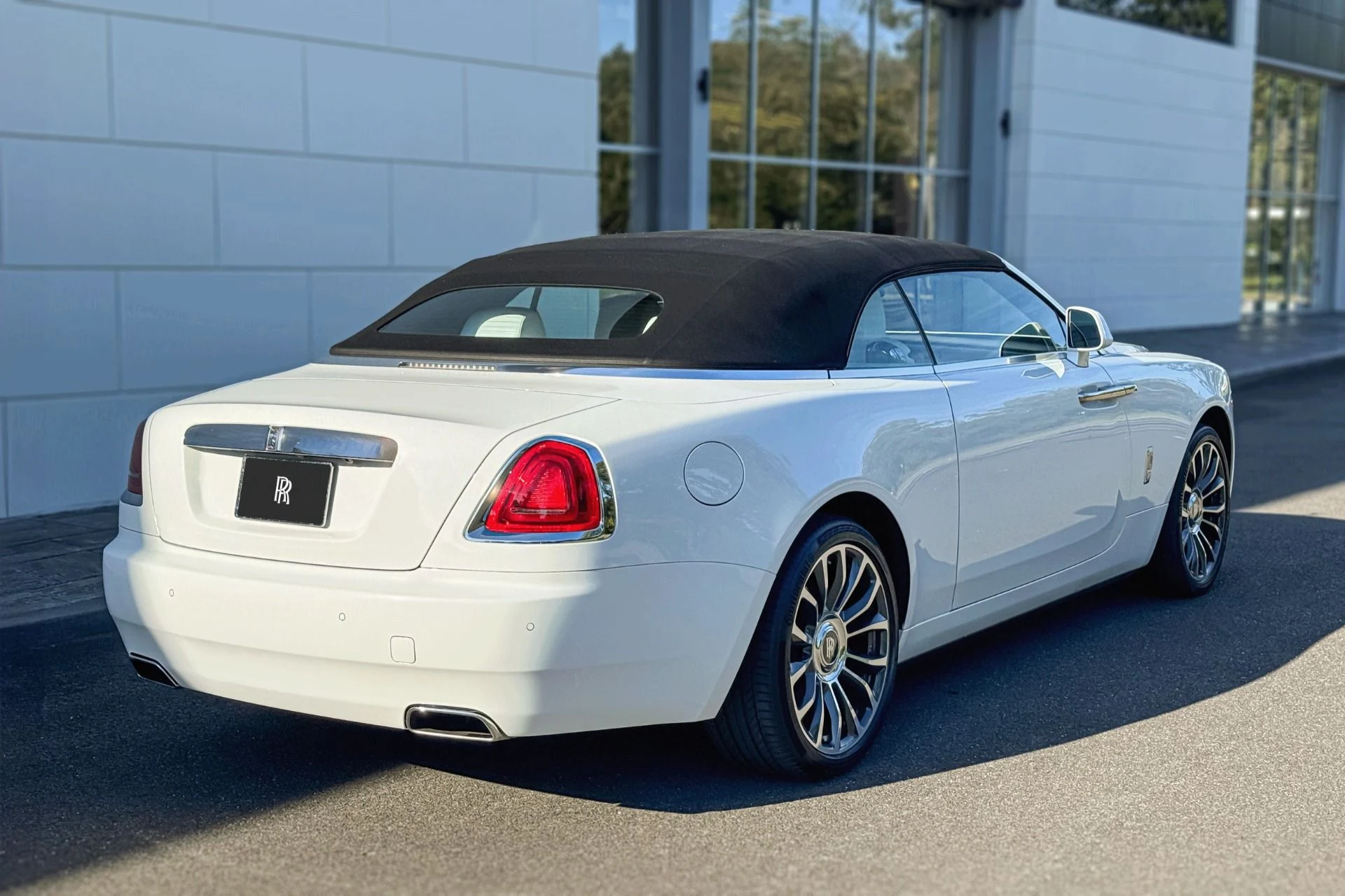 mph022_4002040685_Used_2021_Rolls_Royce_Dawn_1755689283_c1fae36e5c