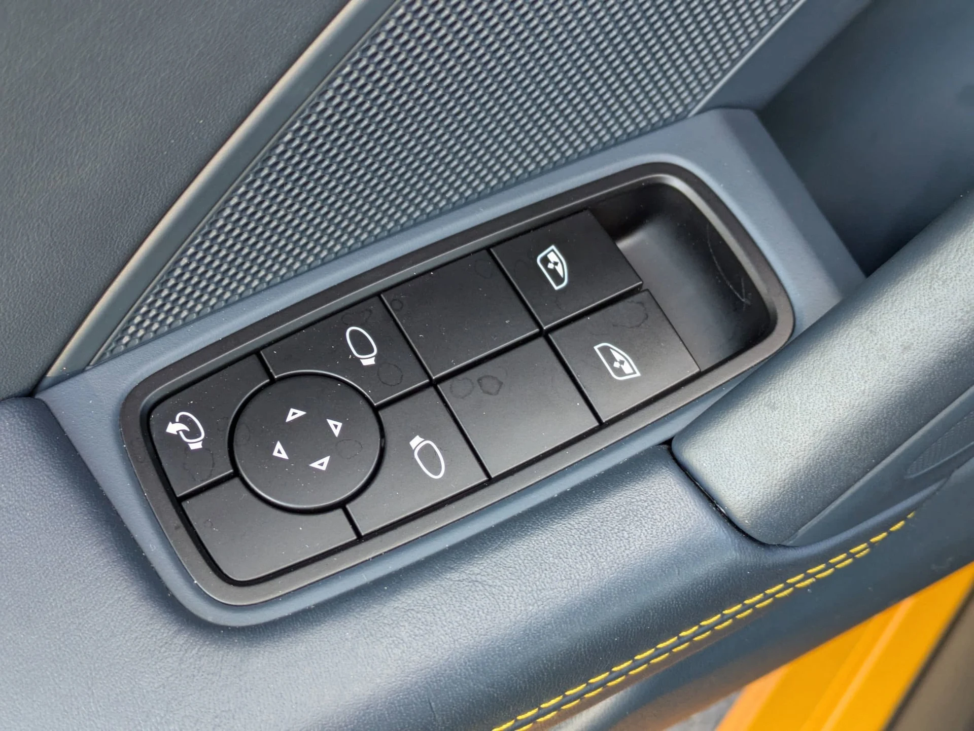 mph022_4004355061_82e0b5ef36e8fda809371a7f02c5e2cbx_b58577bddf