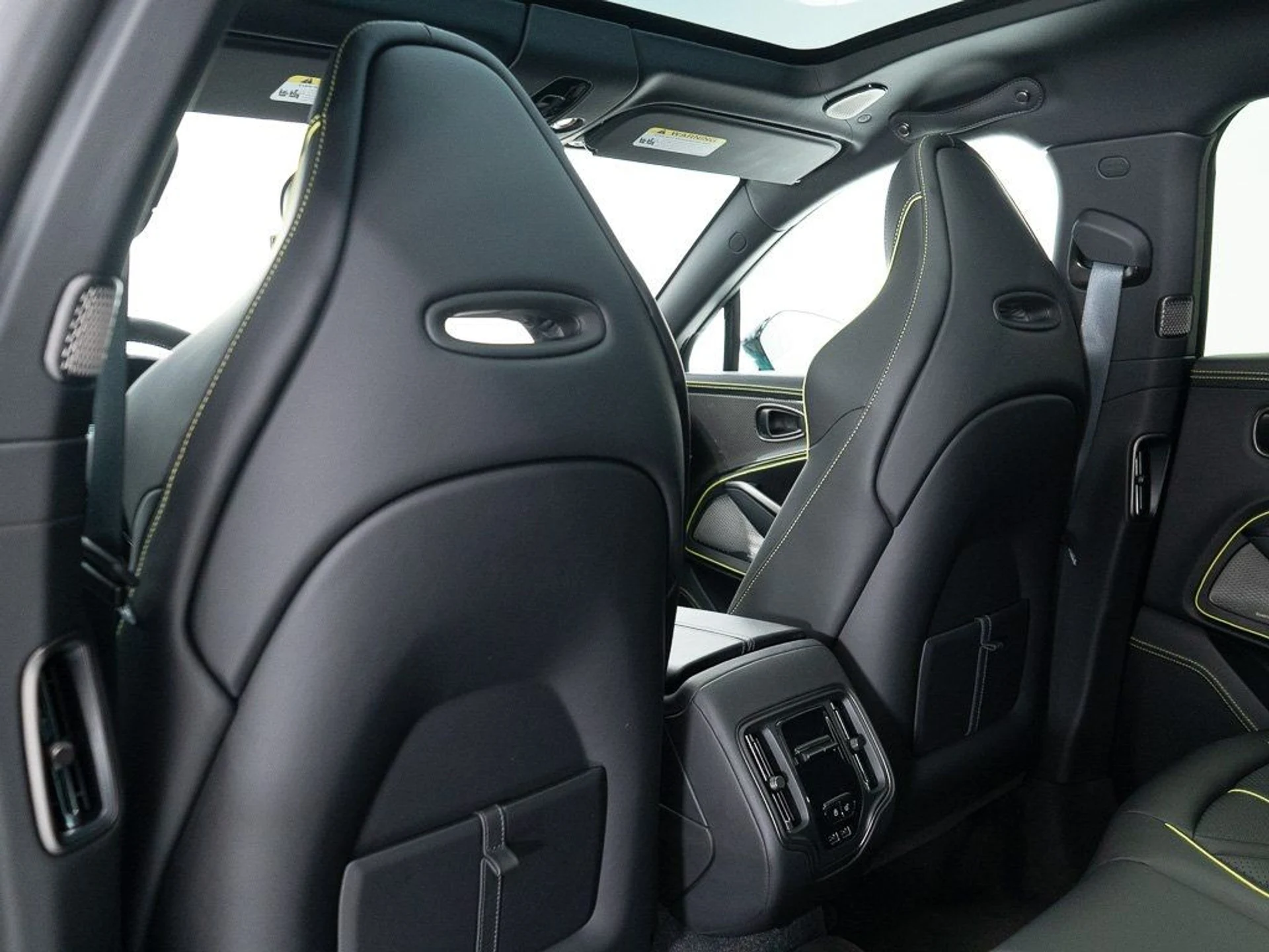 mph022_400942384_b33e9bddaf3fa436bb7a42b42c8a706a_0535c25124