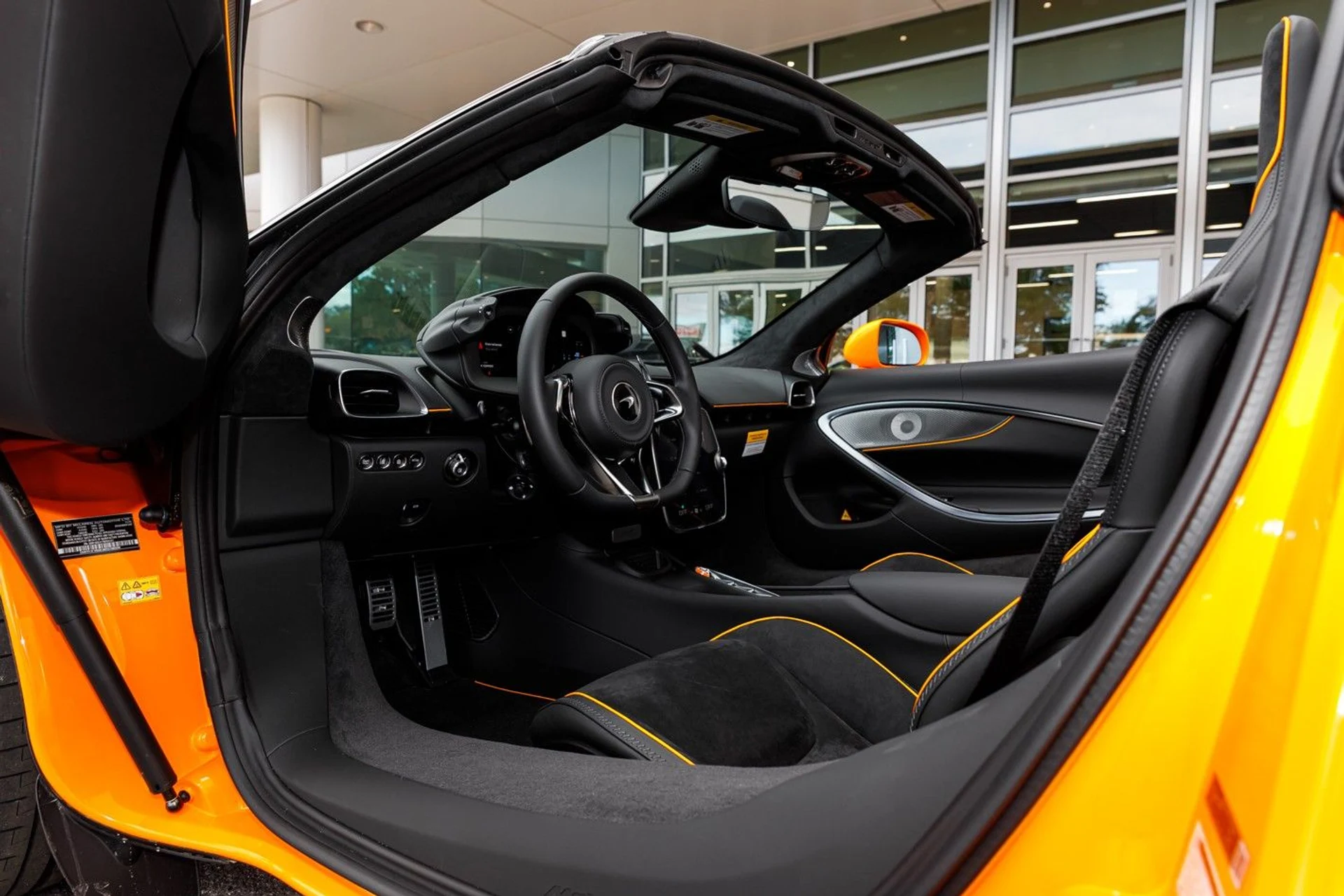 mph022_4014069694_636_p23_l_776e08175e