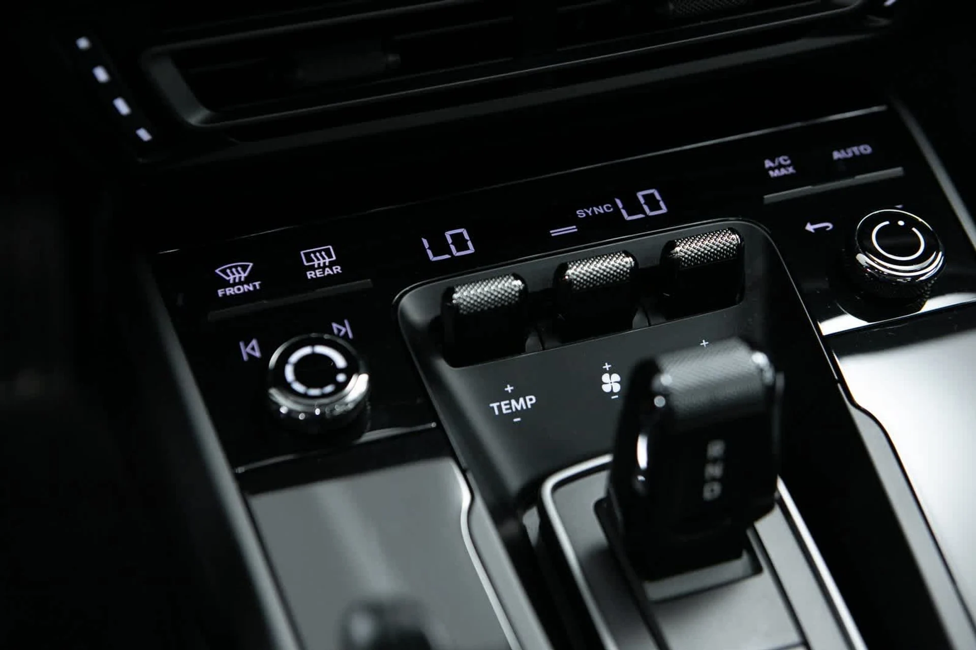 mph022_4015560549_65302115cf227be09cb841d55a7d4134x_01263e01ed