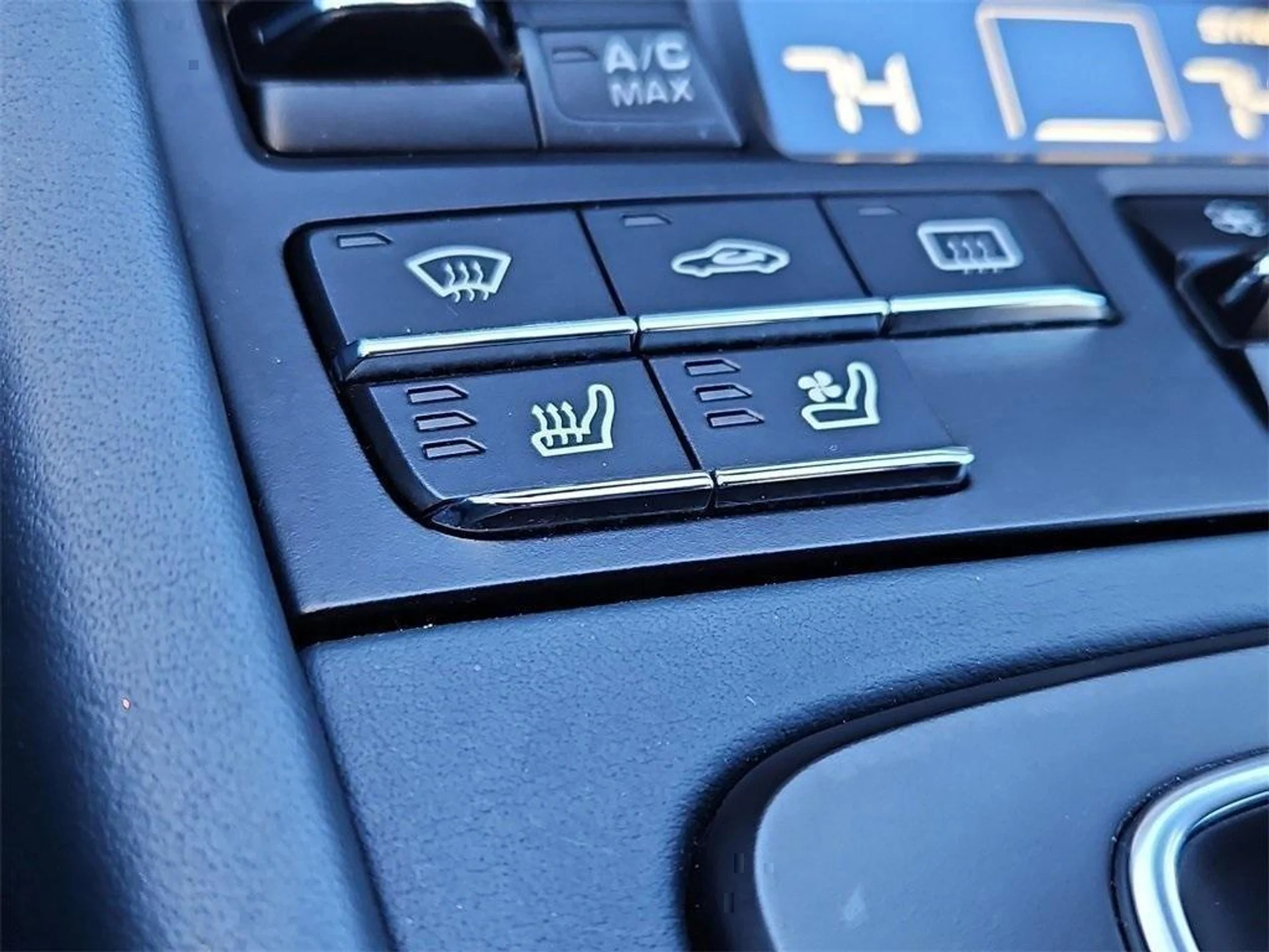 mph022_4016149033_Djeunie_WX_g_Qo_NO_9c_UB_1_B37_Ci_QQ_61ddac9827