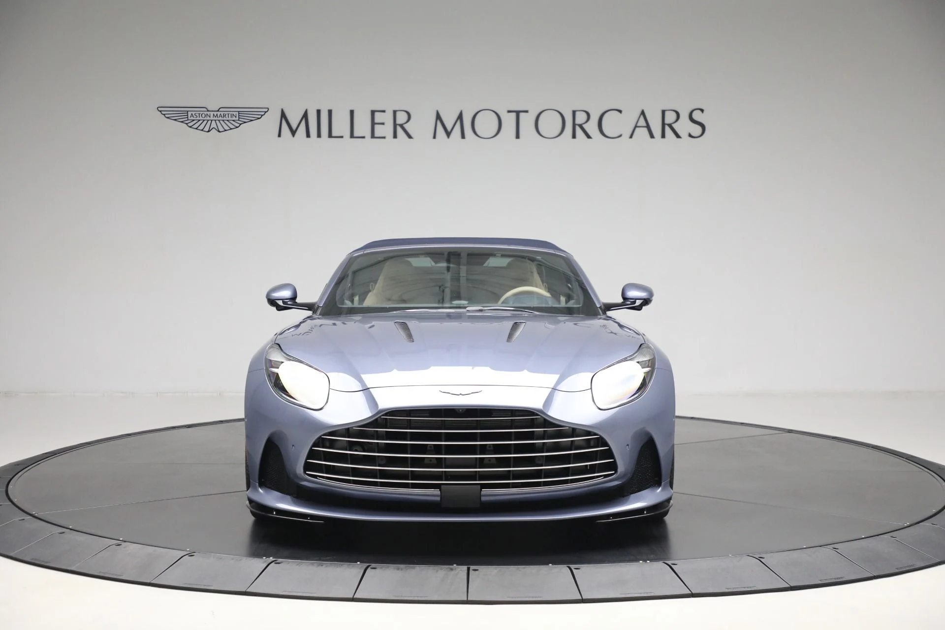 mph022_402028987_New_2025_Aston_Martin_DB_12_Volante_9656c4d4b7
