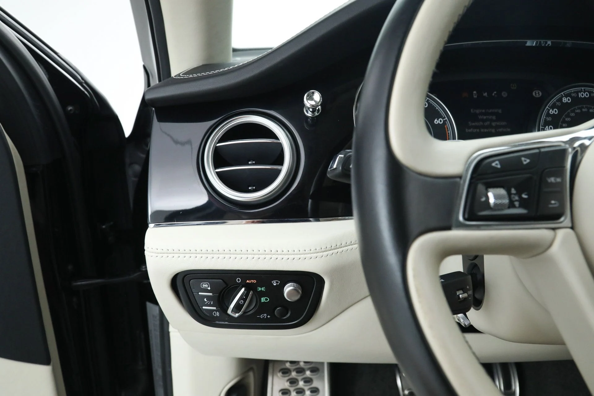 mph022_4022997681_e2edcbe1865848461cc7c10201e25c48_4333b52782