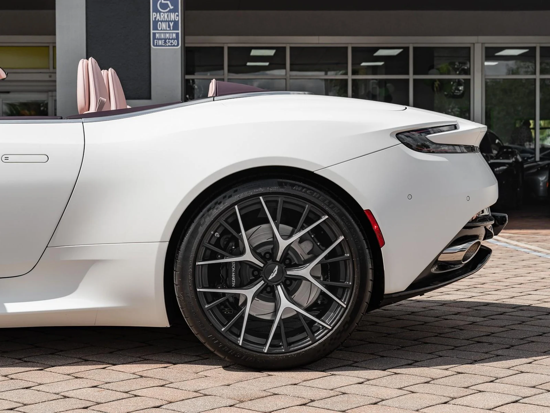 mph022_4051114555_Used_2025_Aston_Martin_DB_12_1761167145_78f873d37d