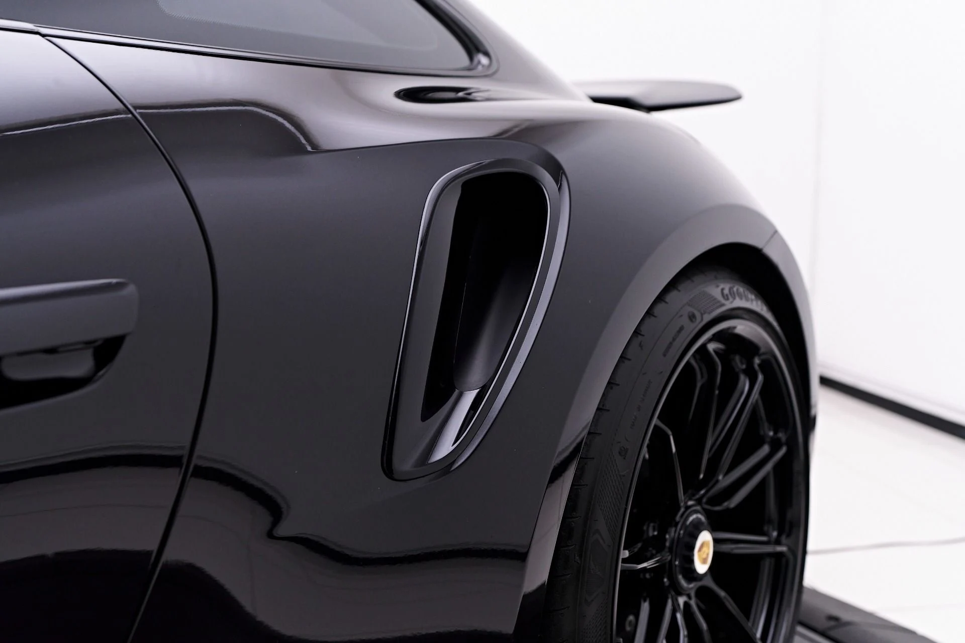 mph022_4060078290_Used_2023_Porsche_911_Turbo_S_1749175006_a7761eb74c