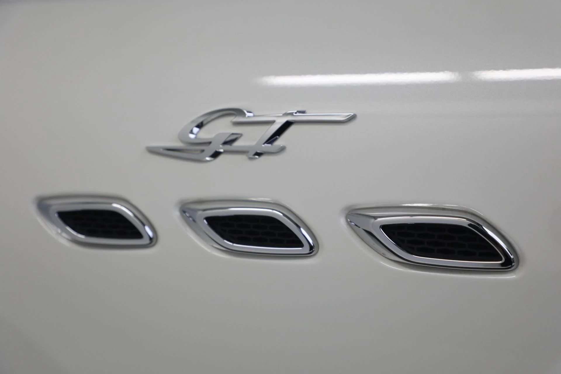 mph022_407389772_Used_2022_Maserati_Levante_GT_1764079999_a4aa829197