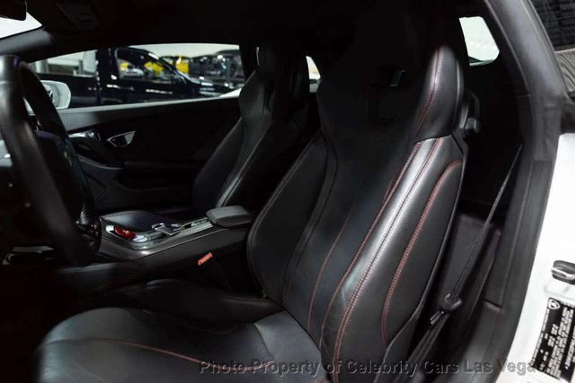 mph022_4077818534_used_2019_lamborghini_huracan_lp5802_9707_22868387_27_640_3486490c23