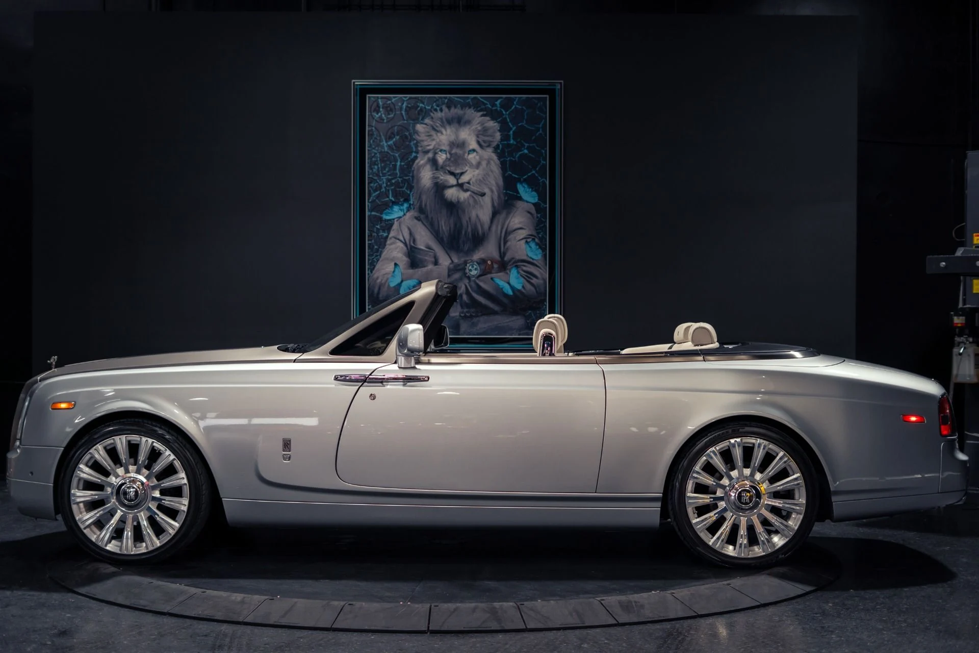 mph022_4080718399_Used_2014_Rolls_Royce_Phantom_Drophead_Coupe_1782854989_71f1e16296