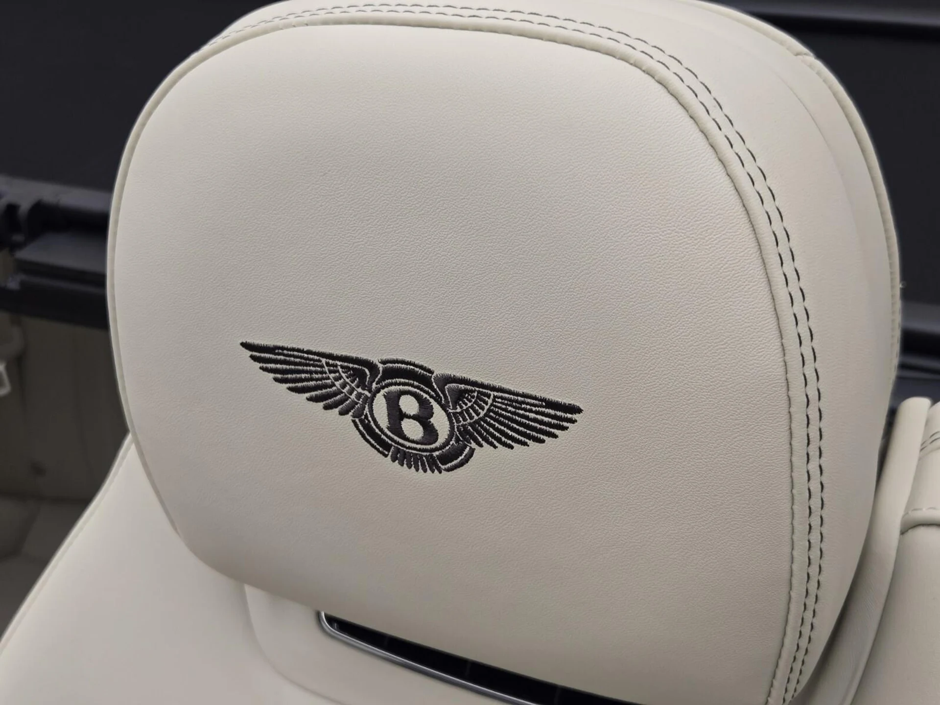 mph022_4082960919_Used_2023_Bentley_Continental_GTC_V8_1761030109_ce6a16b201