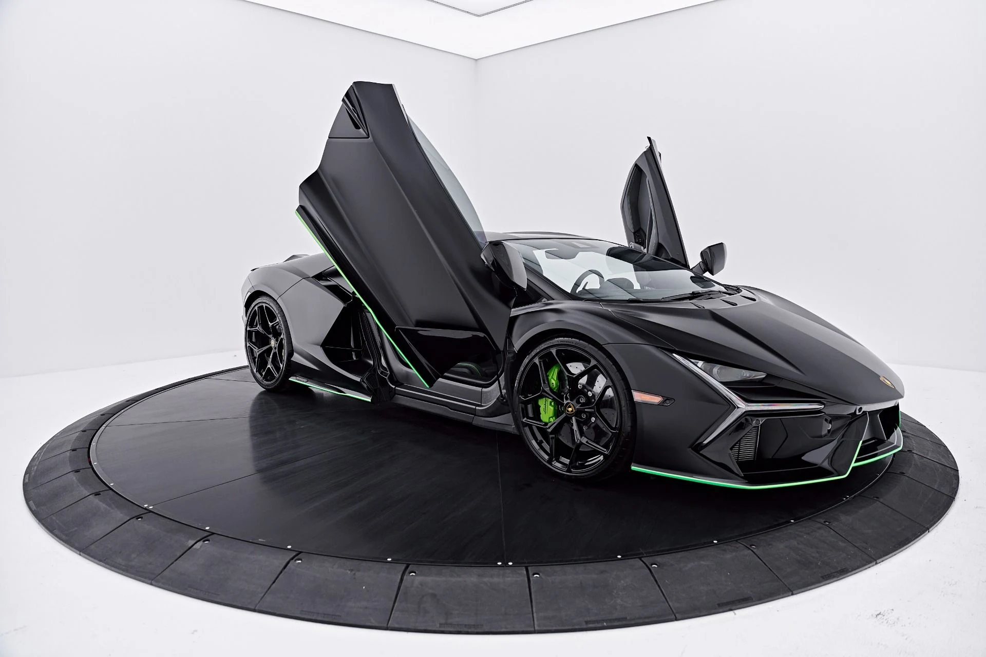 mph022_4088407391_Used_2024_Lamborghini_Revuelto_Base_1788040937_7cf63eb5cb