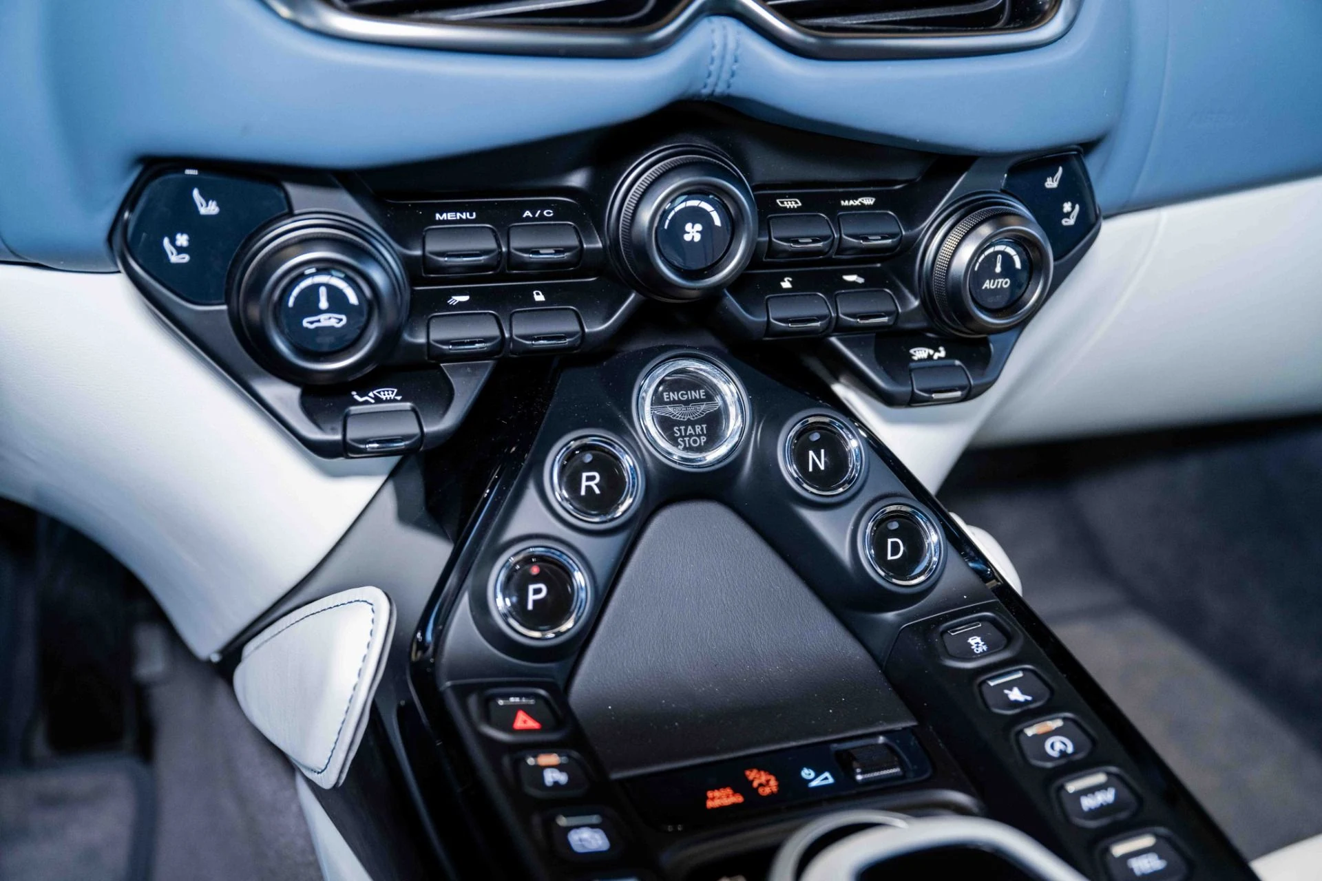 mph022_4092035989_Used_2023_Aston_Martin_Vantage_V8_Coupe_1699283559_1d66138b27