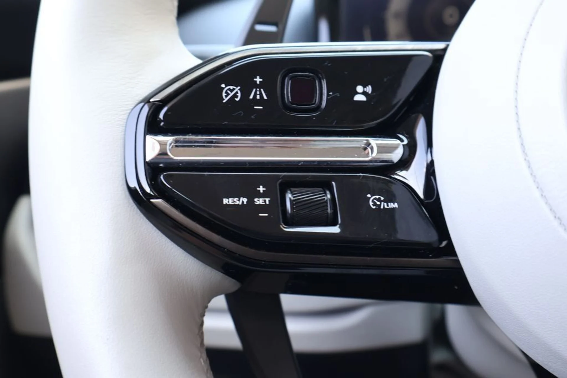 mph022_409476480_23_ad64a5f6f6