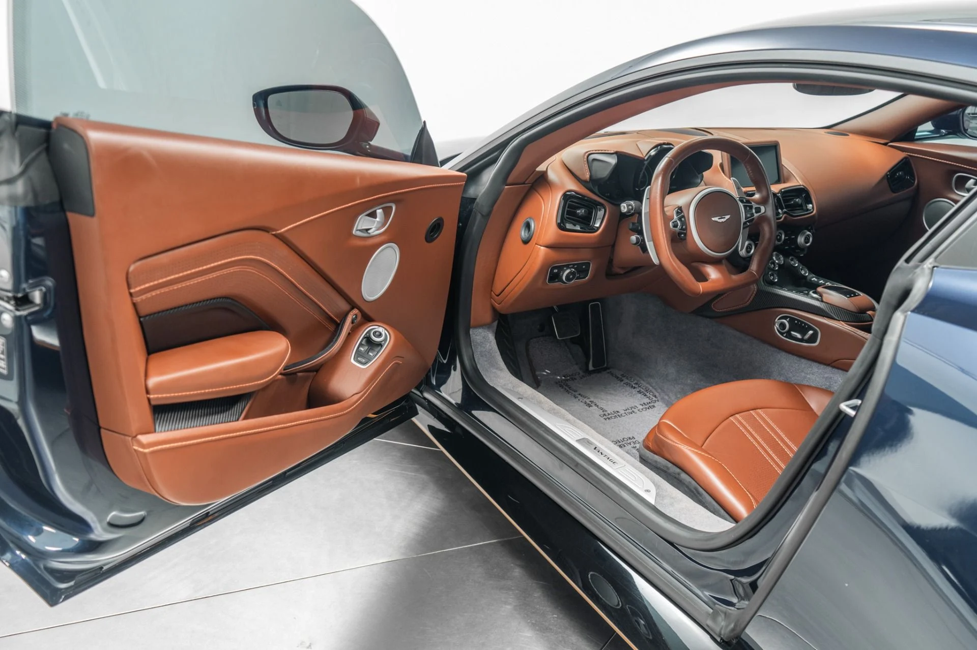 mph022_4096305974_Used_2020_Aston_Martin_Vantage_Black_Bodypack_Tech_Collection_1783017471_00c158e510