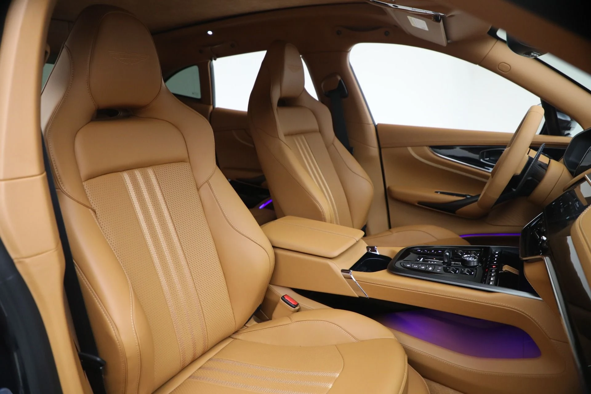 mph022_4100007476_New_2026_Aston_Martin_DBX_707_1770419667_6b94aea440