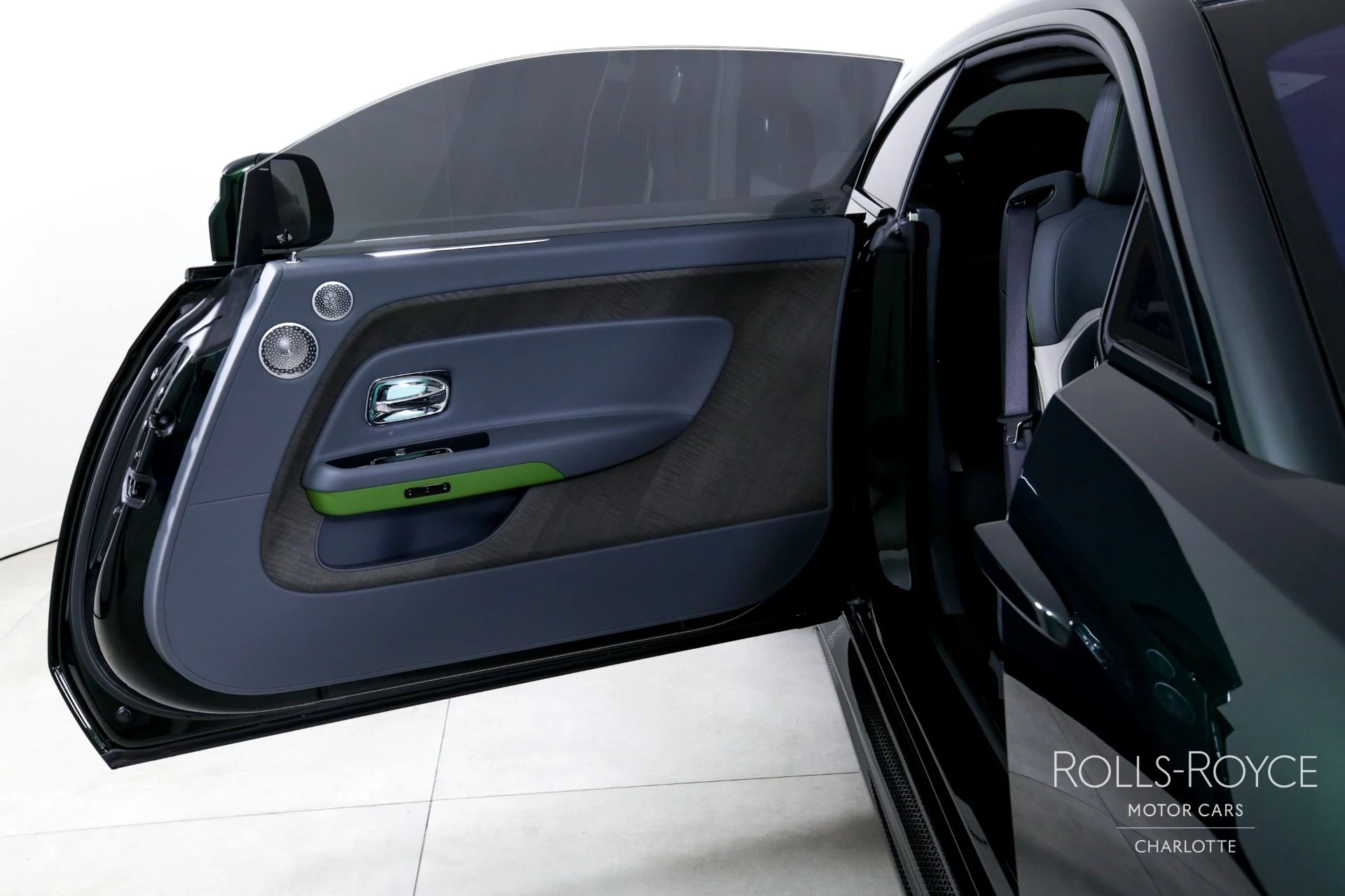 mph022_4100050354_Used_2024_Rolls_Royce_Spectre_1744988373_2c6fad0ada