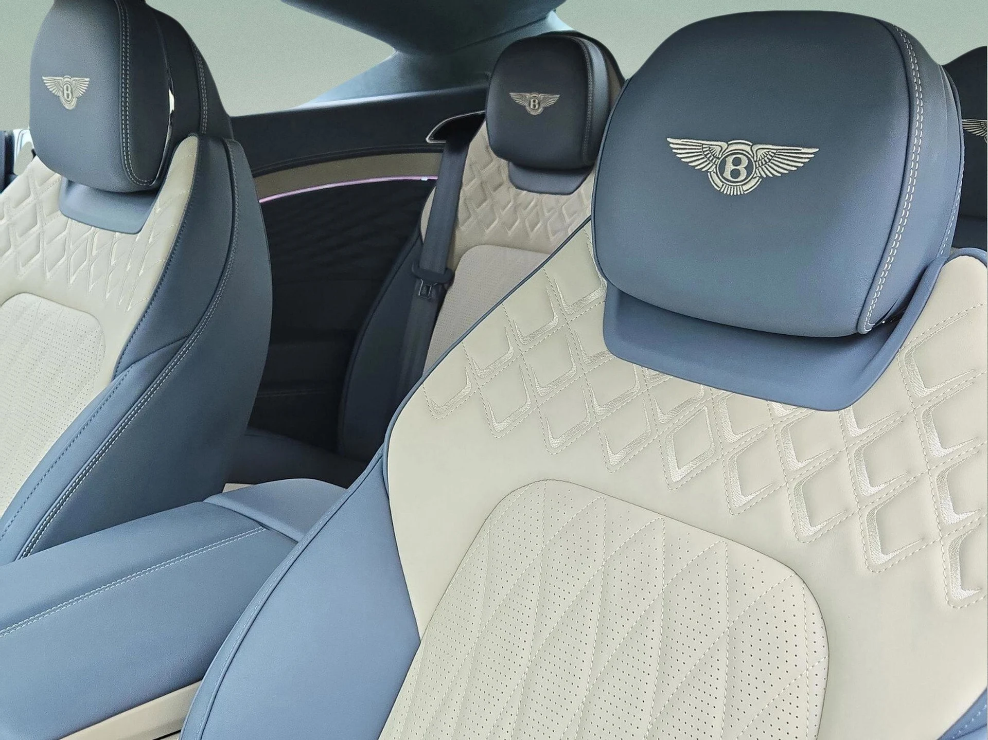 mph022_4102621668_e6bdb635a5a150e95f609f98a3779f9bx_3d44b1370b