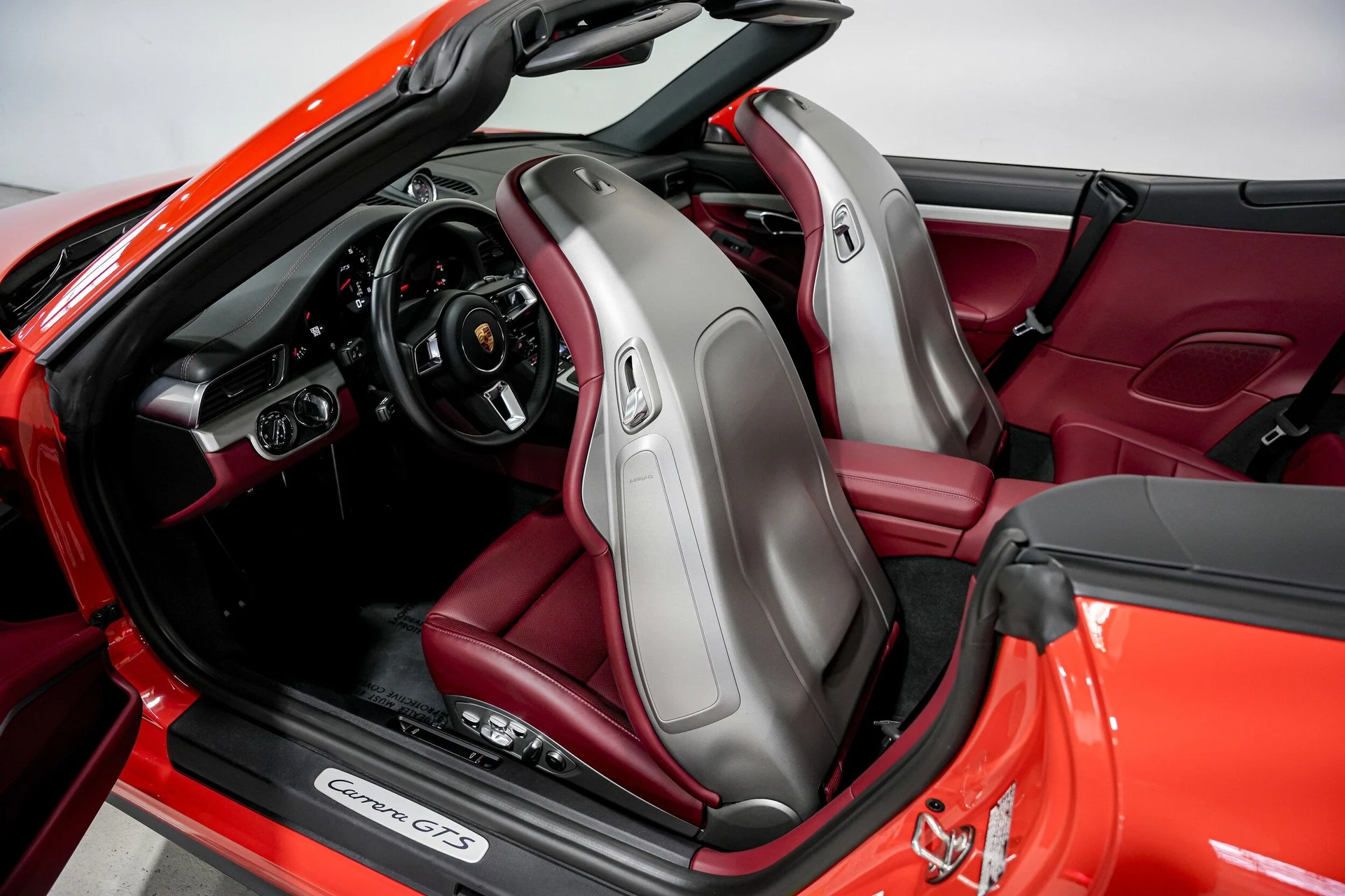 mph022_4104576719_2d61afee437e4a907cd97d04b3a9be22x_0367eab856