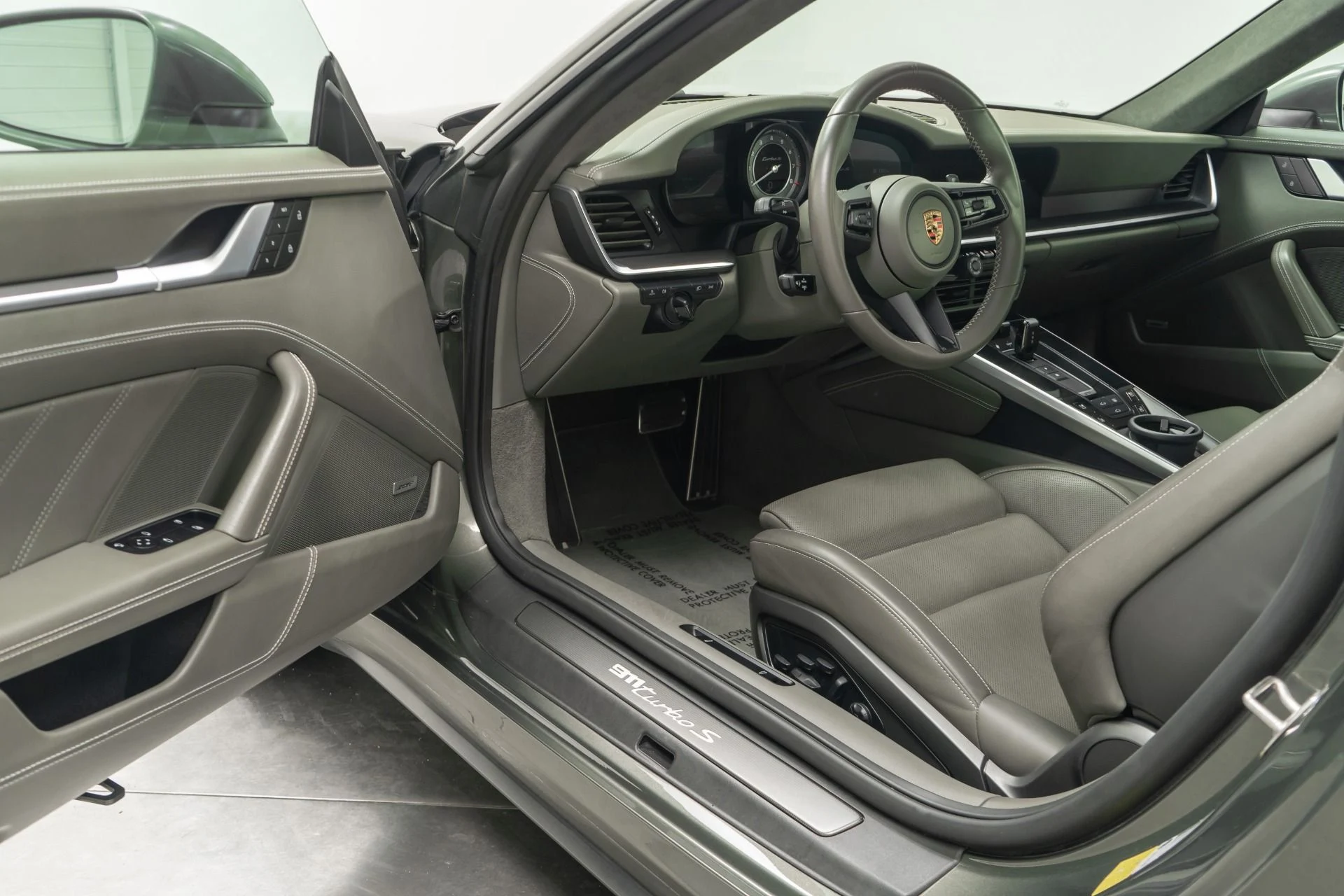 mph022_4108102969_Used_2022_Porsche_911_Turbo_S_1759528517_85c16c8a66