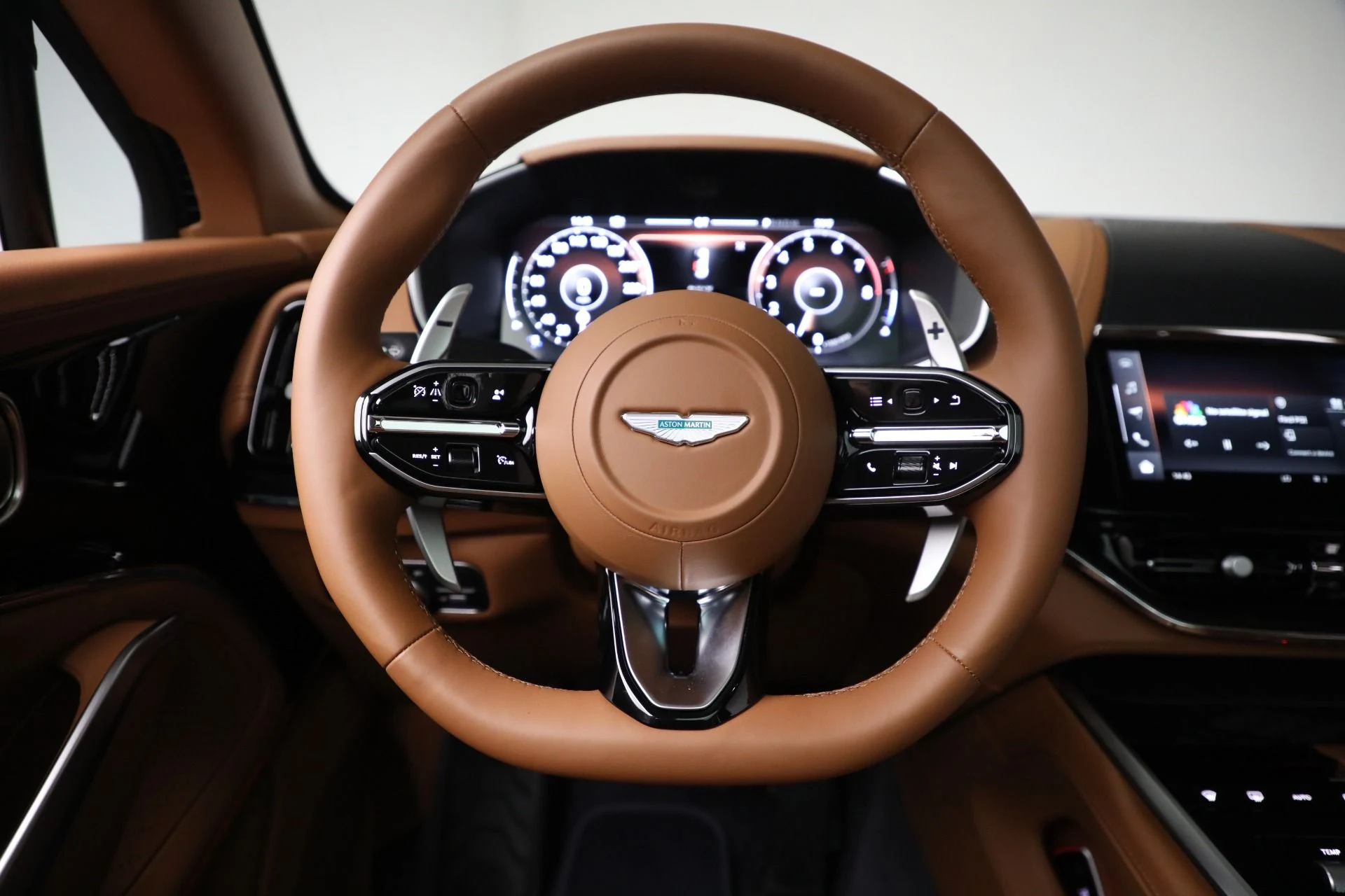 mph022_4110191989_New_2025_Aston_Martin_DBX_707_dbe74191c3