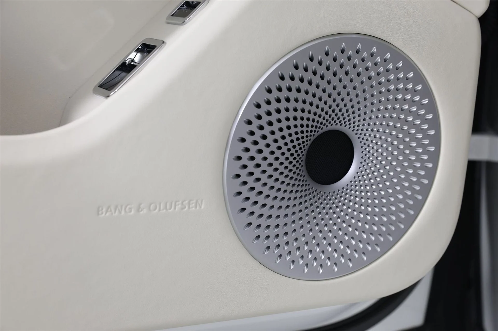 mph022_4132040170_4c387dc4f512f9d89d254c00bb6d1370_9b068870fd