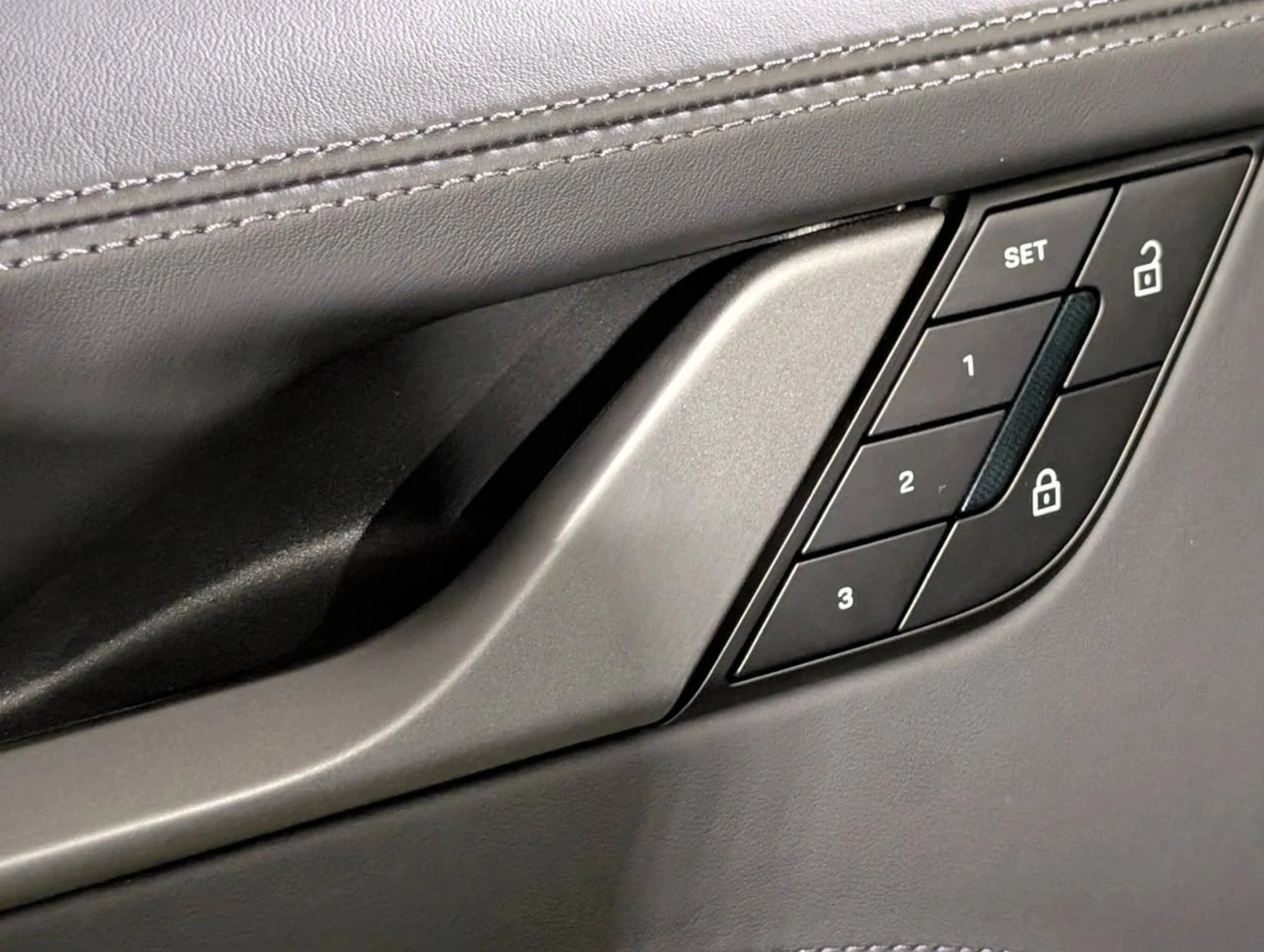 mph022_4133761929_3a7d5dd1736f7bf73ec973e7444dadddx_e89e1d0faa