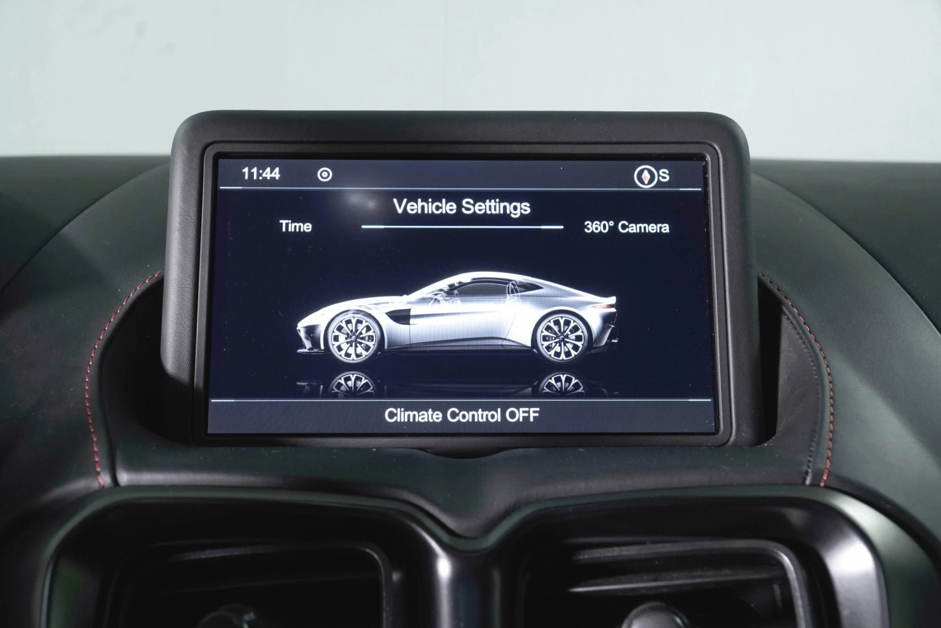 mph022_4134298933_Used_2023_Aston_Martin_Vantage_1779907330_fcf2a3f4d7