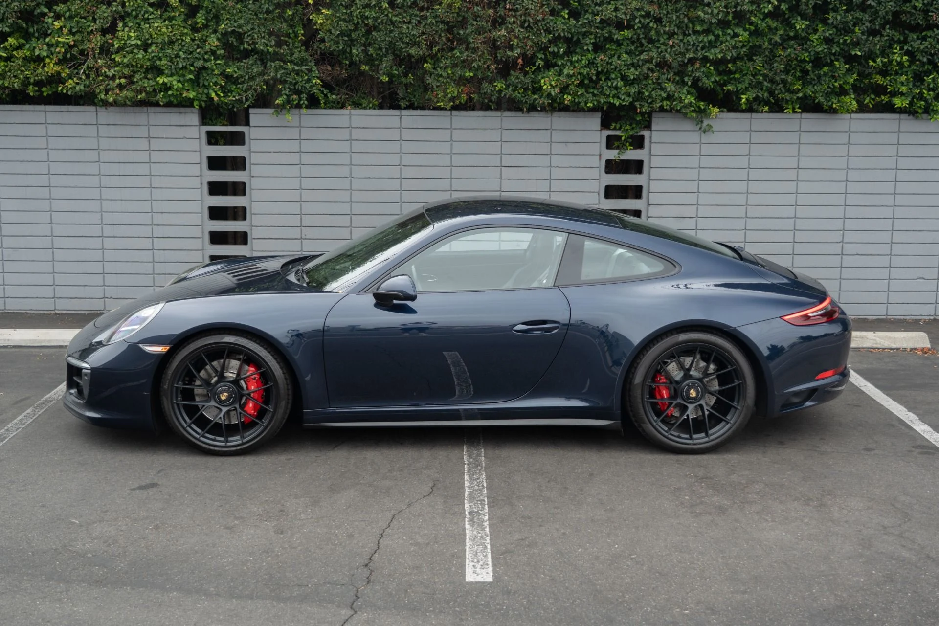 mph022_4135255009_Used_2017_Porsche_911_Carrera_GTS_1757460668_1cc8f0a436