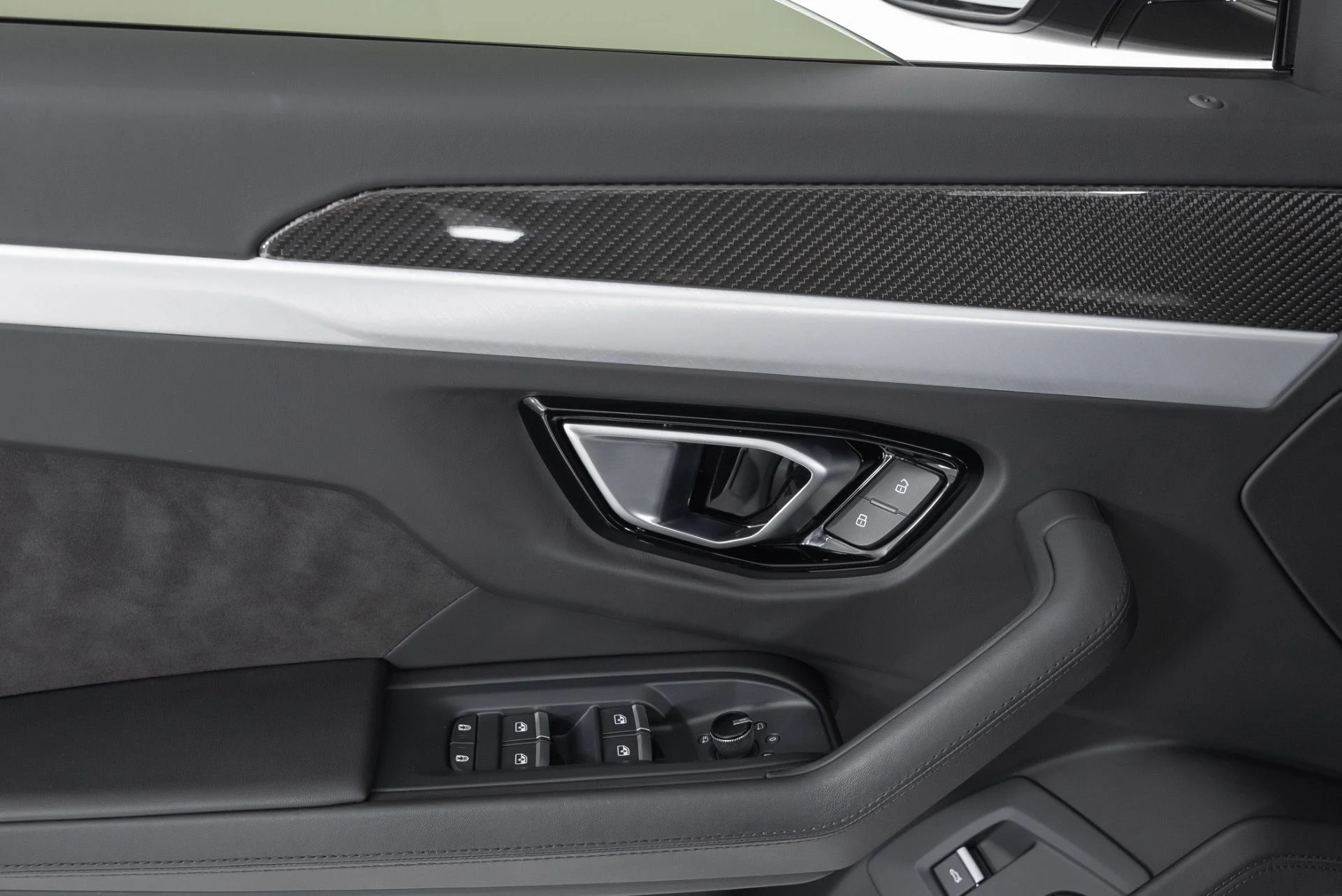 mph022_4140754824_Used_2021_Lamborghini_Urus_1780937712_cf34dbfd3a