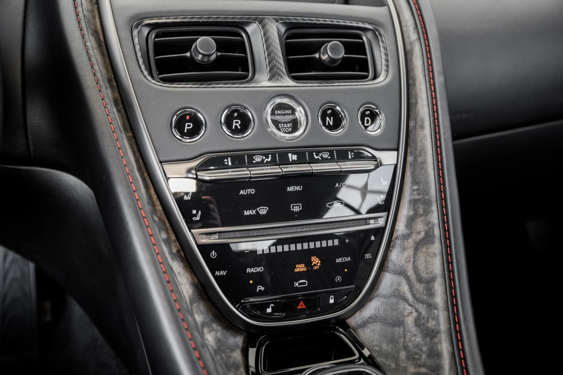 mph022_4154476730_Used_2020_Aston_Martin_DBS_Superleggera_007_OHMSS_Edition_1679175725_a5be8ff351