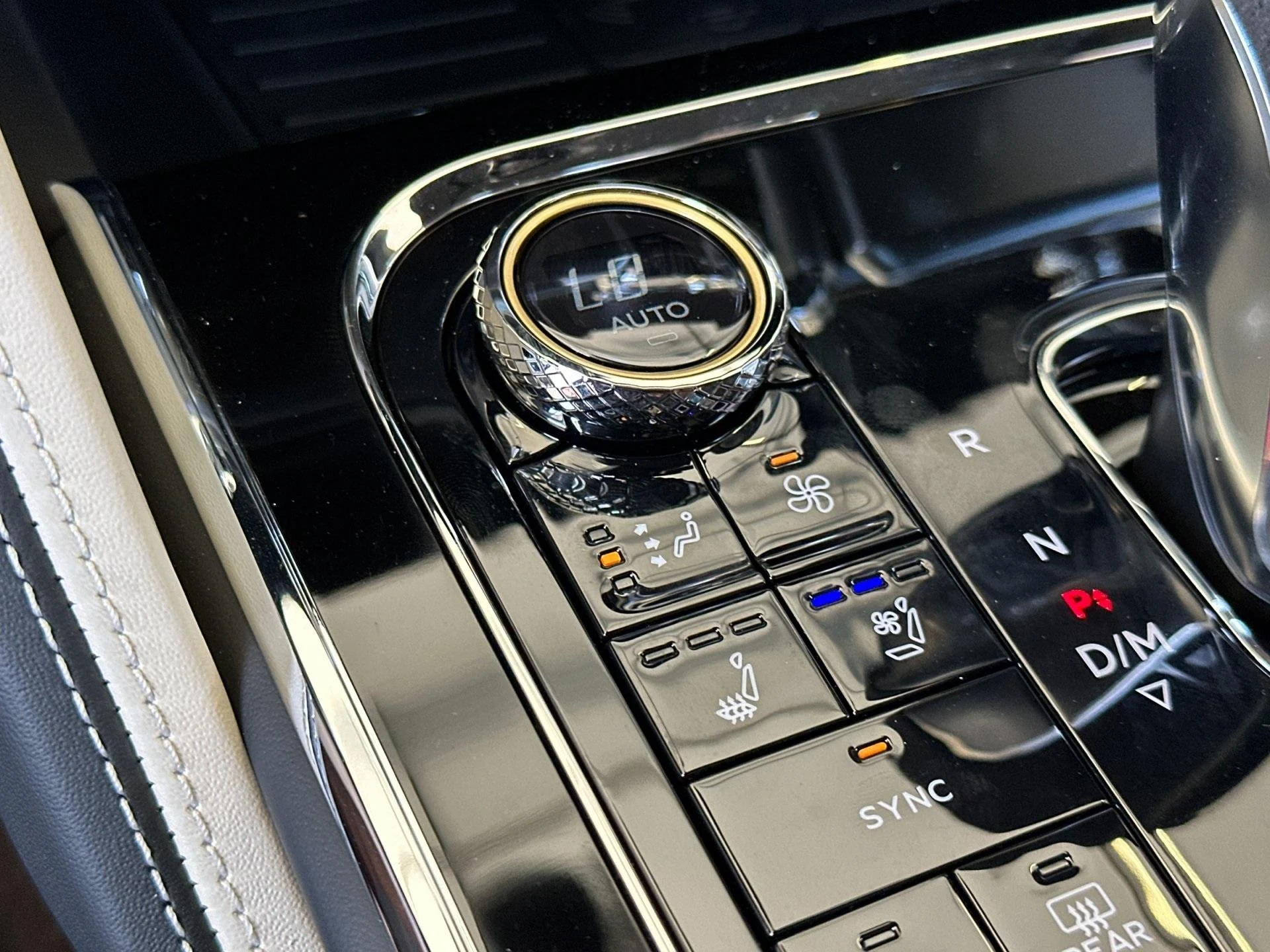 mph022_4156601396_New_2025_Bentley_Flying_Spur_Speed_1760604023_6cb7fdb03e