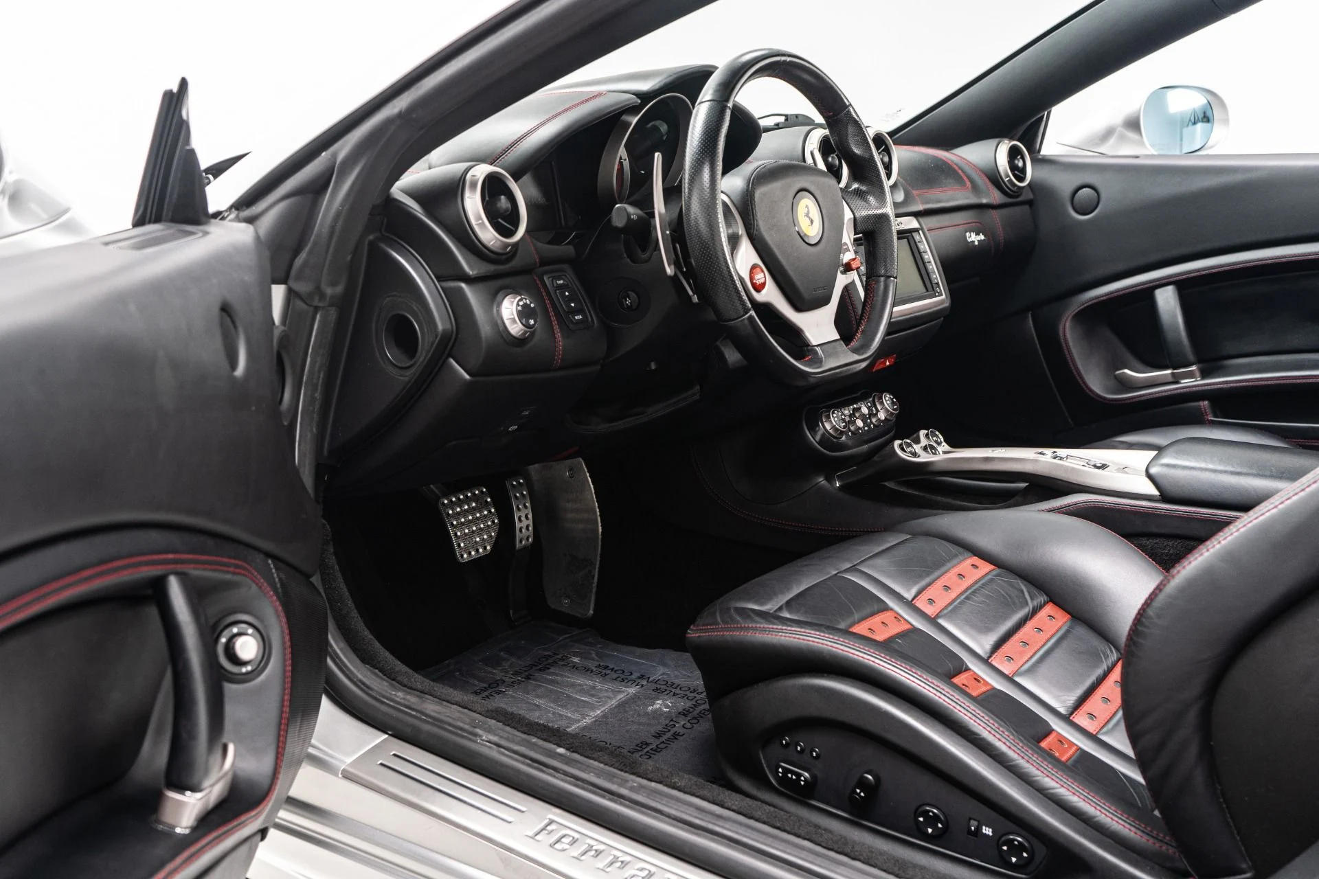 mph022_4157621662_Used_2013_Ferrari_California_1756329432_6032229ae8