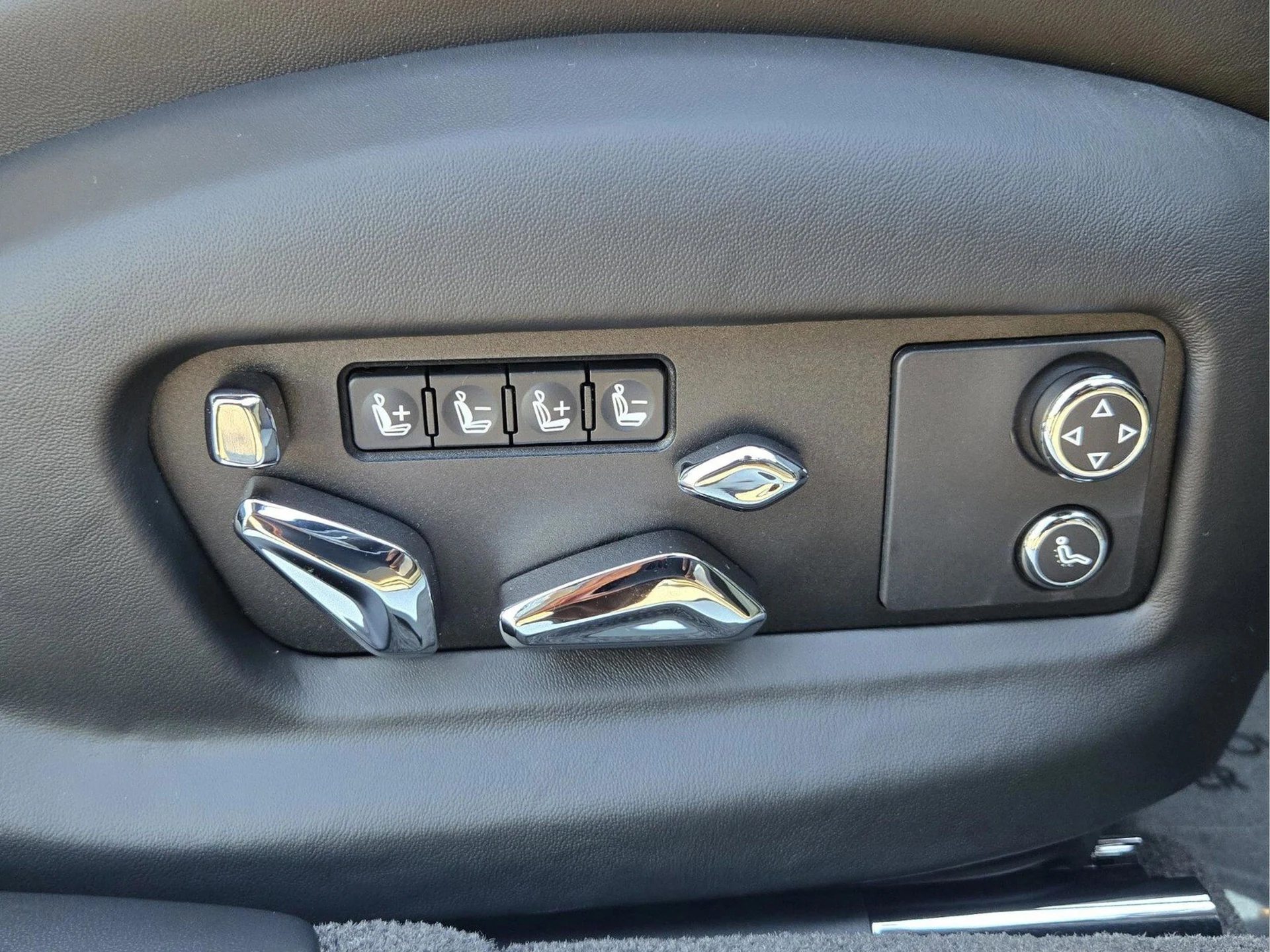 mph022_4160731718_04b12824110a4b948869d10e45cdcb77x_1375d50e6e