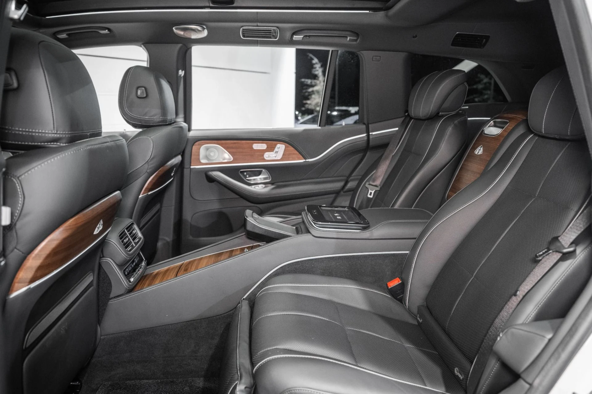 mph022_416313431_Used_2023_Mercedes_Benz_GLS_Maybach_GLS_600_1762355740_e26cb1517a